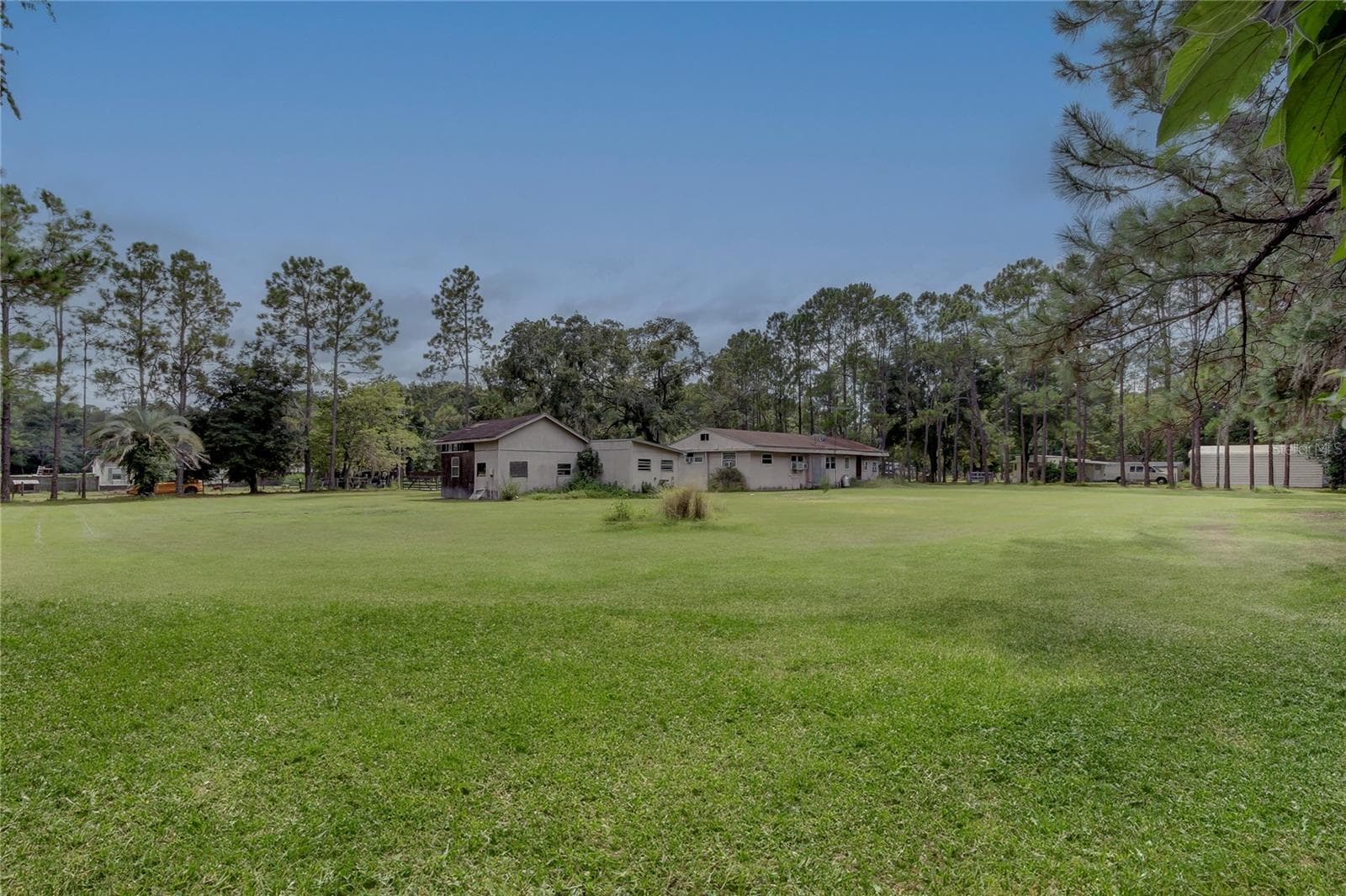 Land O' Lakes · 1.01 acres · gated, no HOA