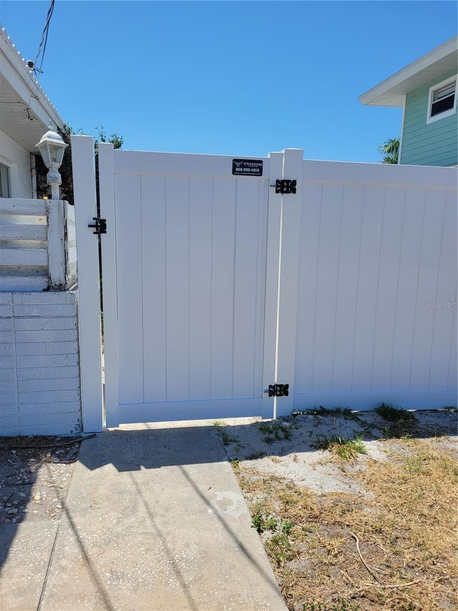 15318 Harbor Dr photo 2