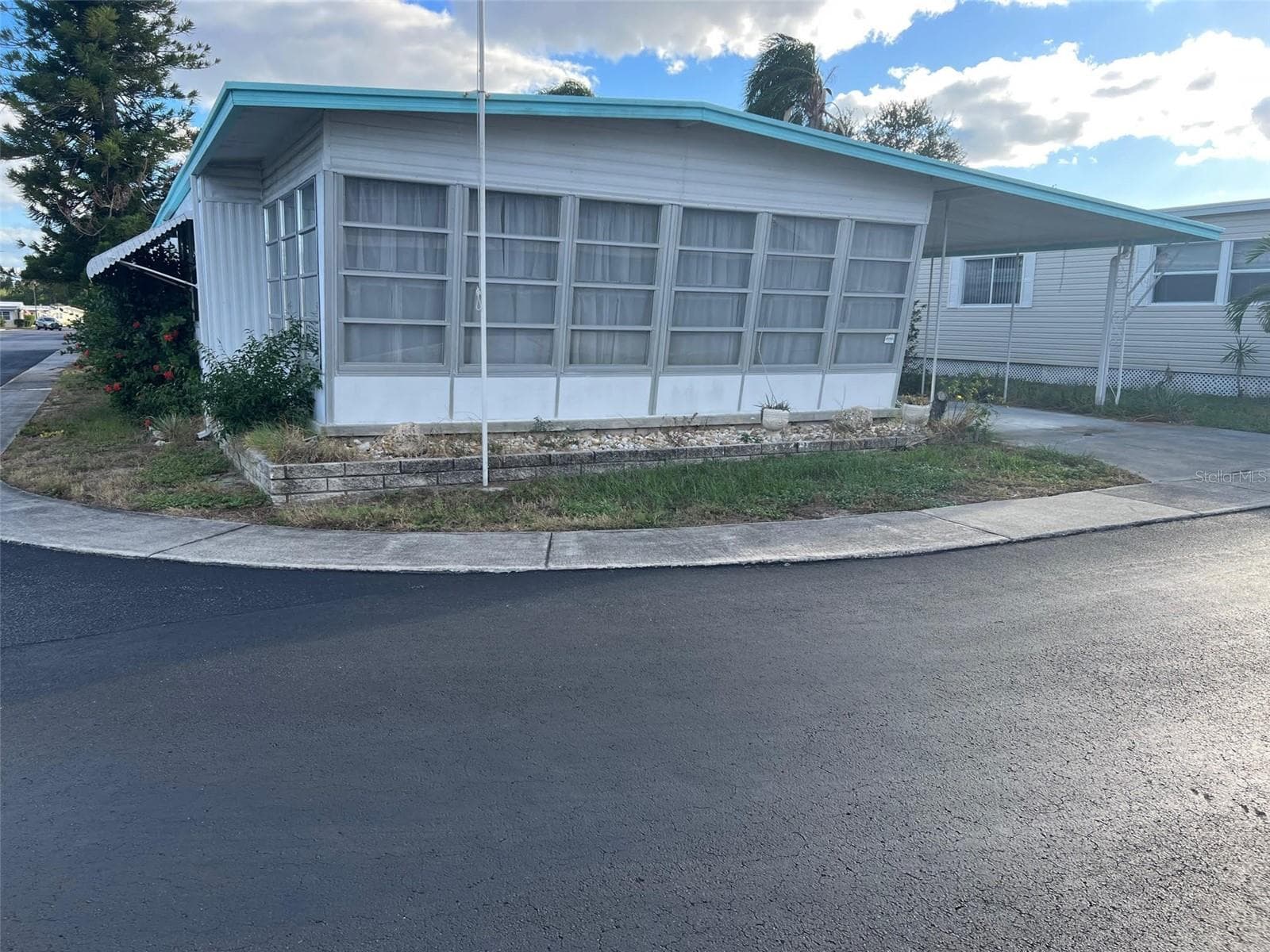 201 Royal Palm Cir photo 2