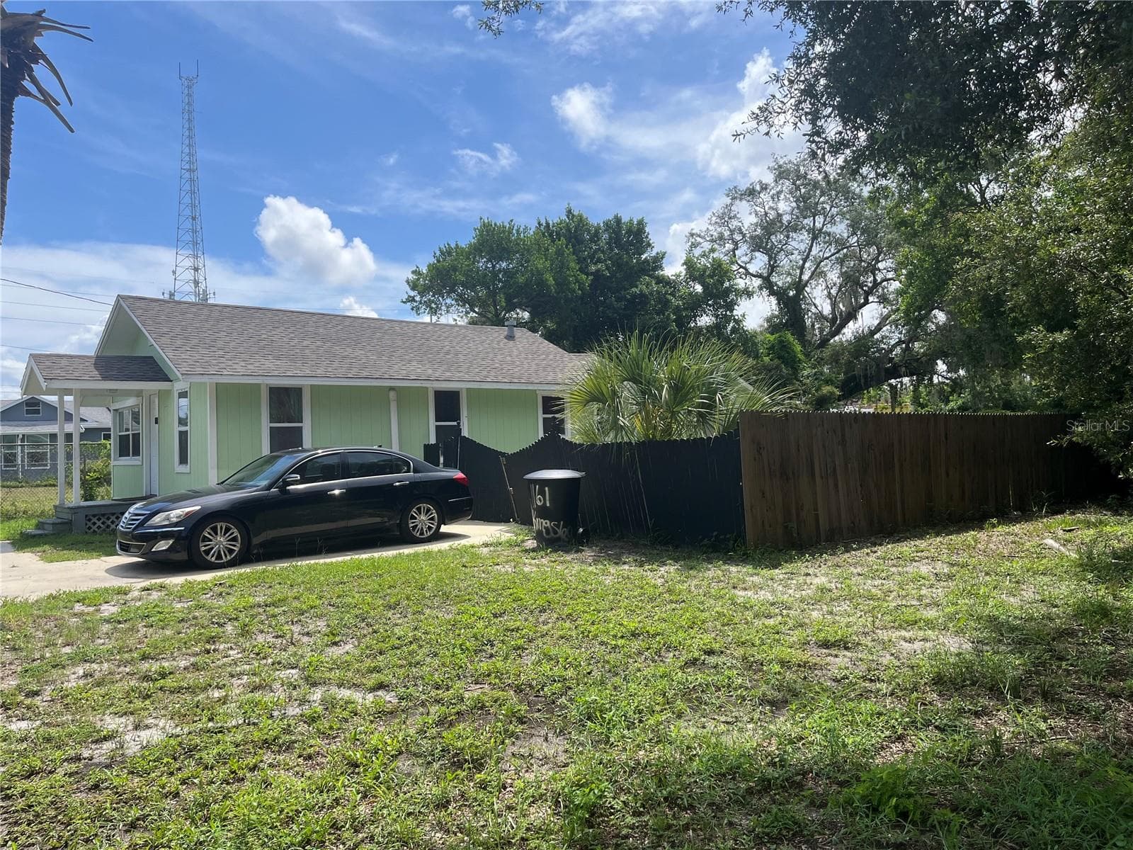 1161 Kingsley St photo 2