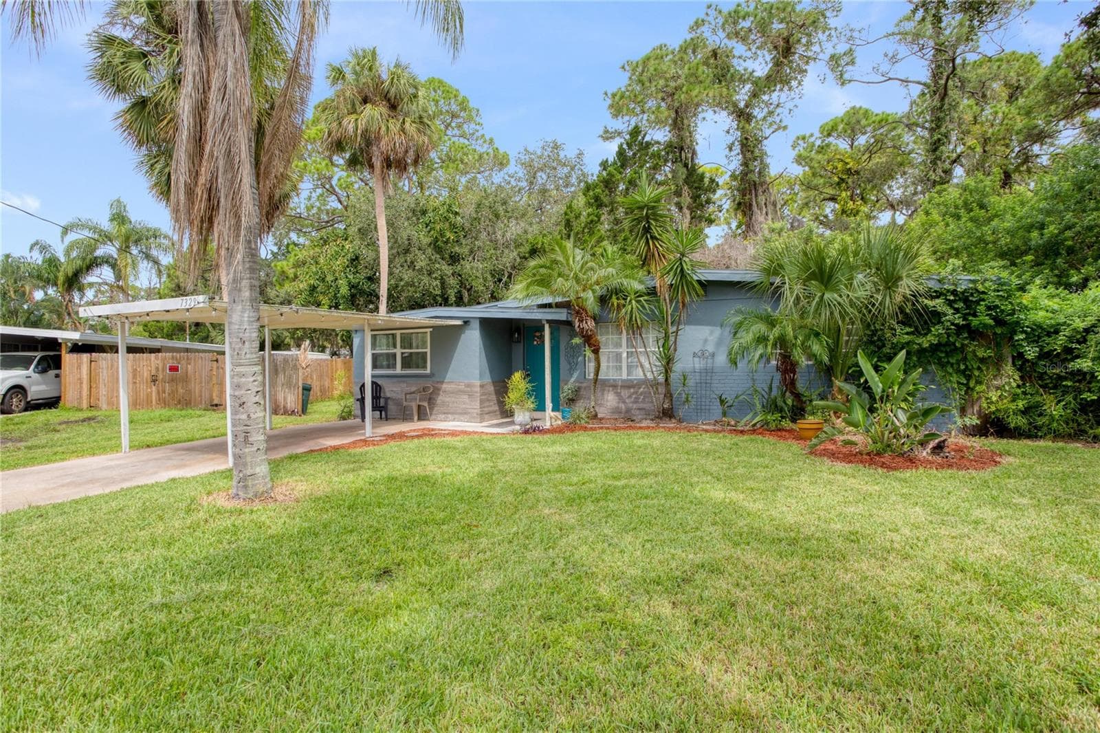 7329 Royal Palm Dr photo 2