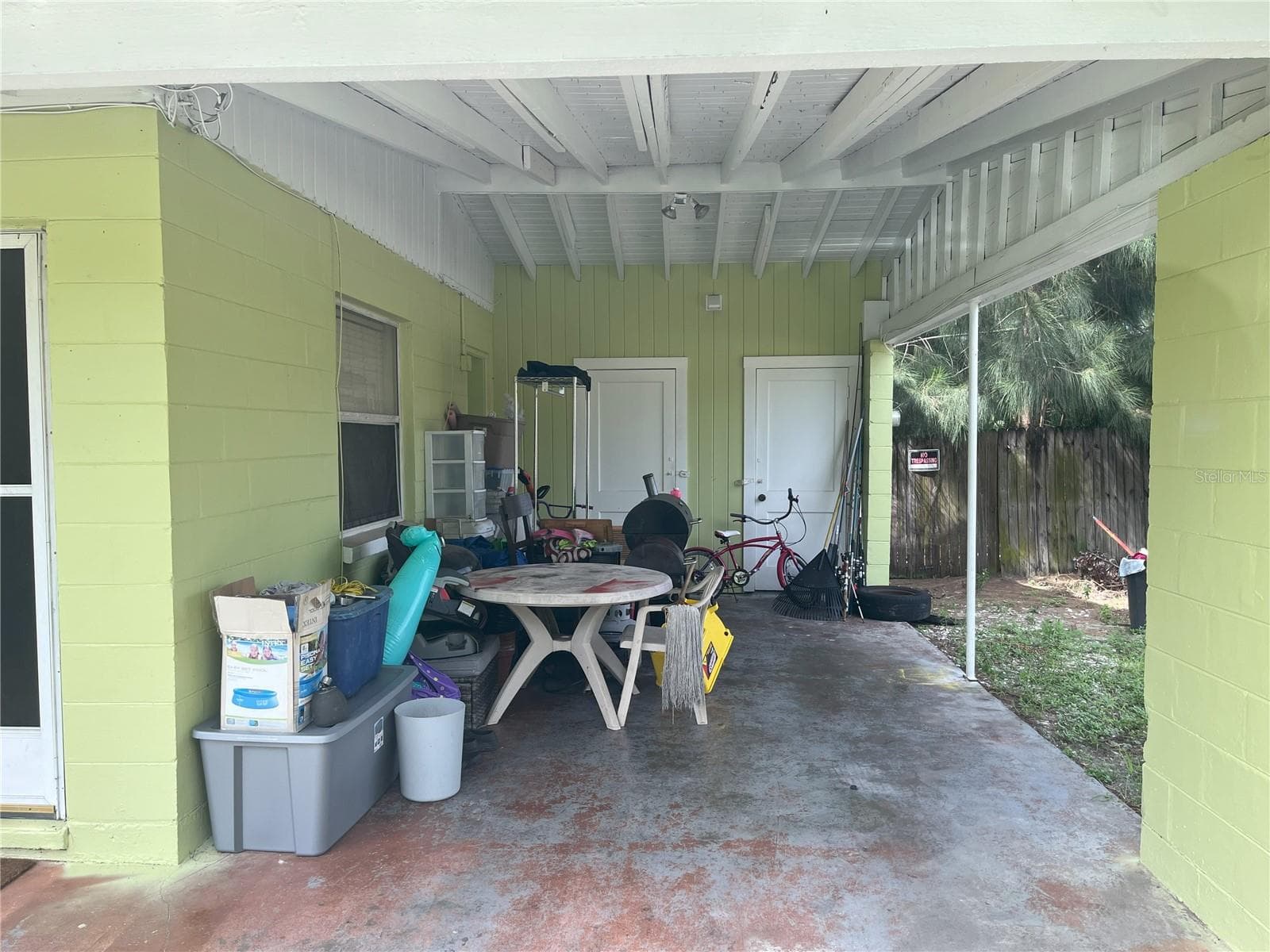 1528 Stevensons Dr photo 2