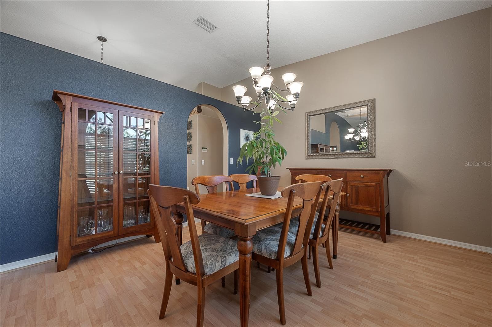10126 Londonshire Ln photo 5