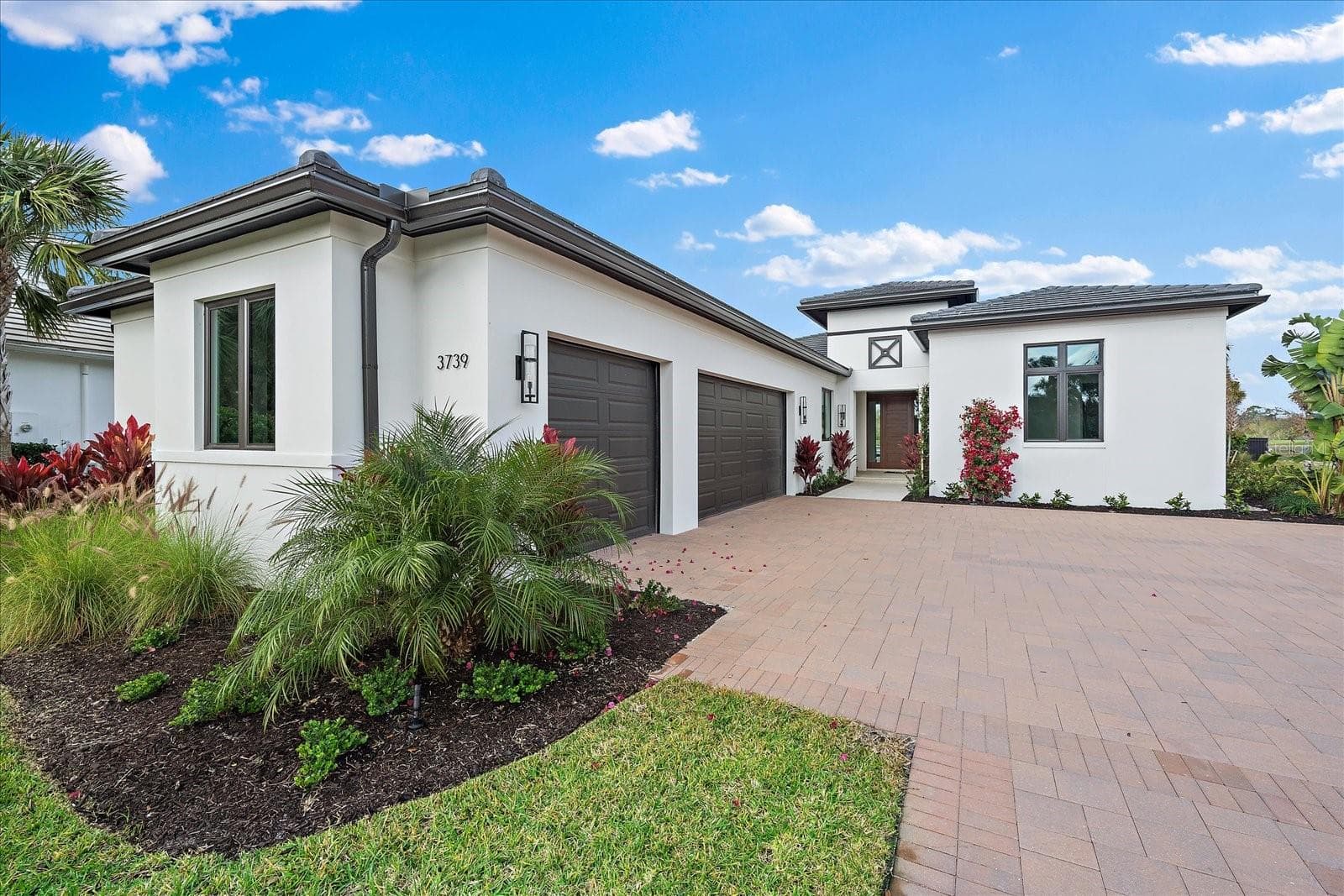 3739 Caledonia Ln photo 2