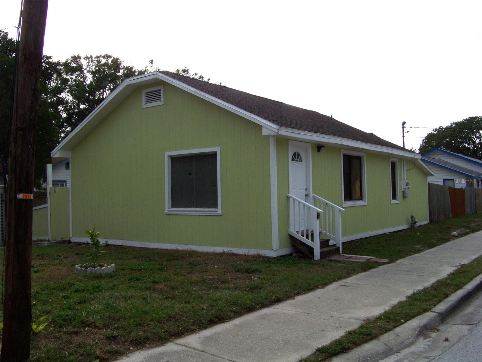 1554 Tilley Ave photo 2