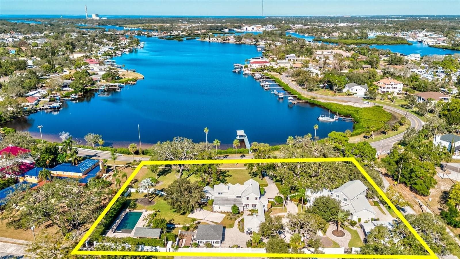 518 Riverside Dr photo 2