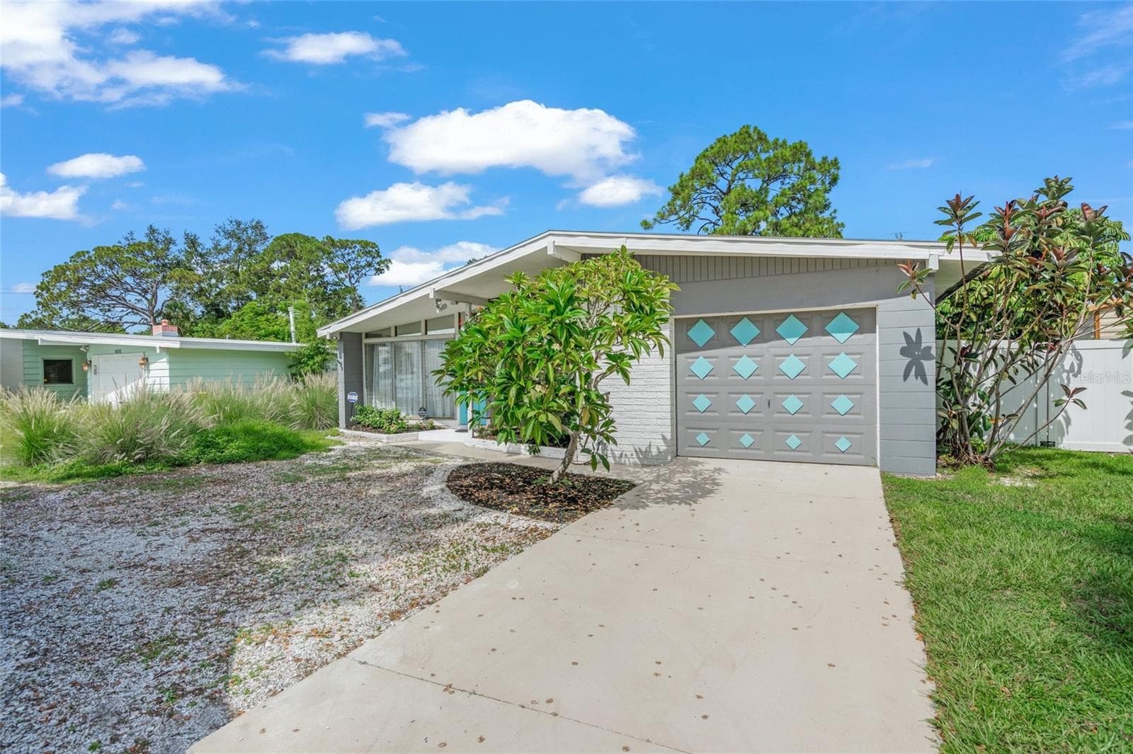 4801 Sarasota Ave photo 2