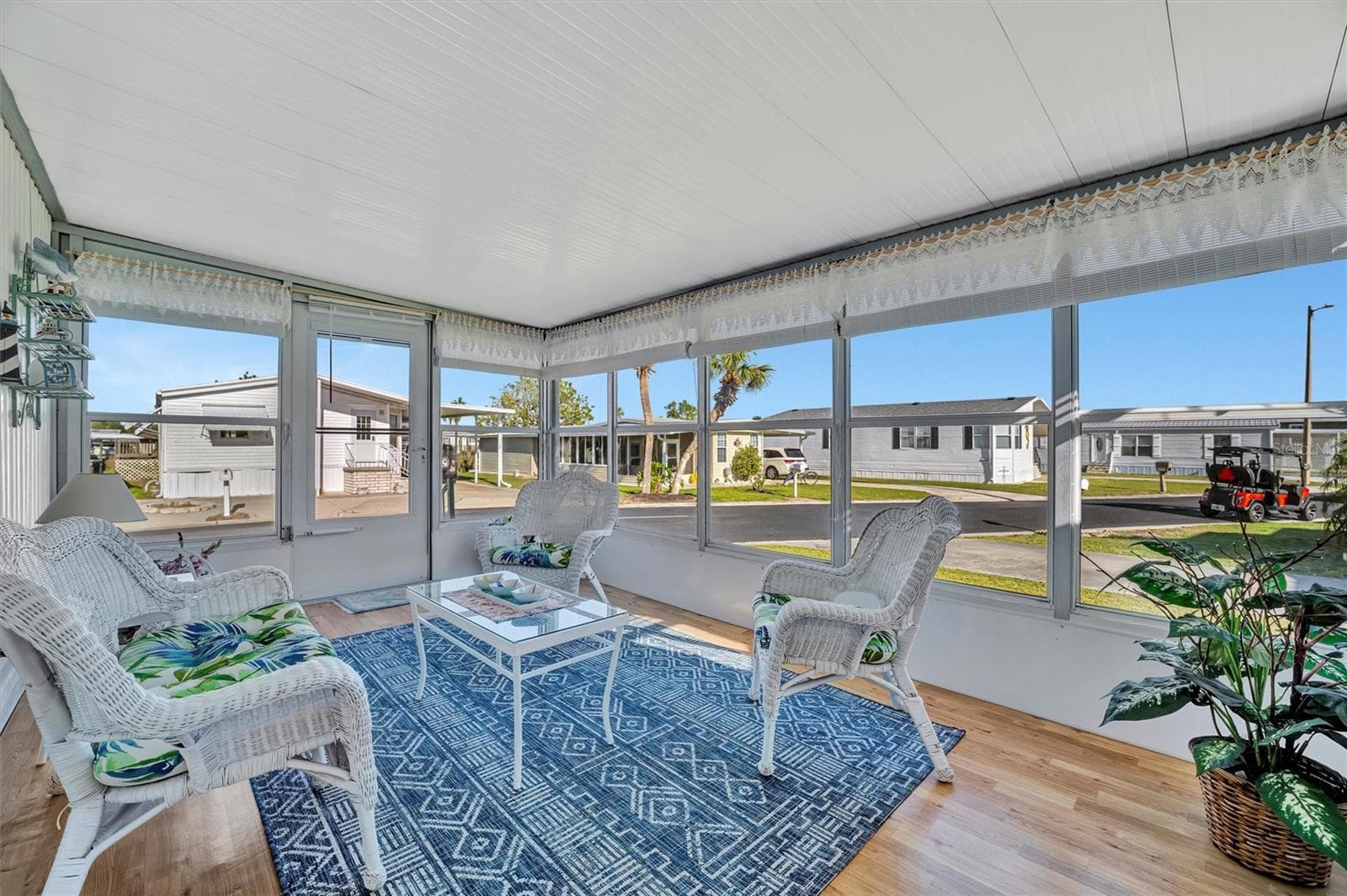 128 E Saint Johns Way photo 4