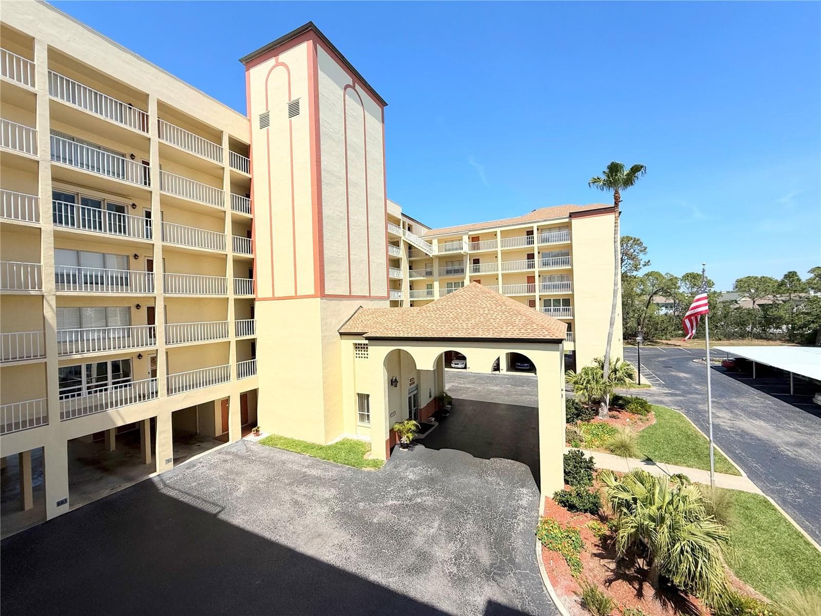9000 Commodore Dr #302 photo 2