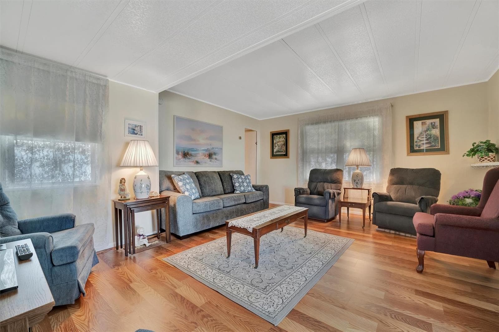128 E Saint Johns Way photo 5