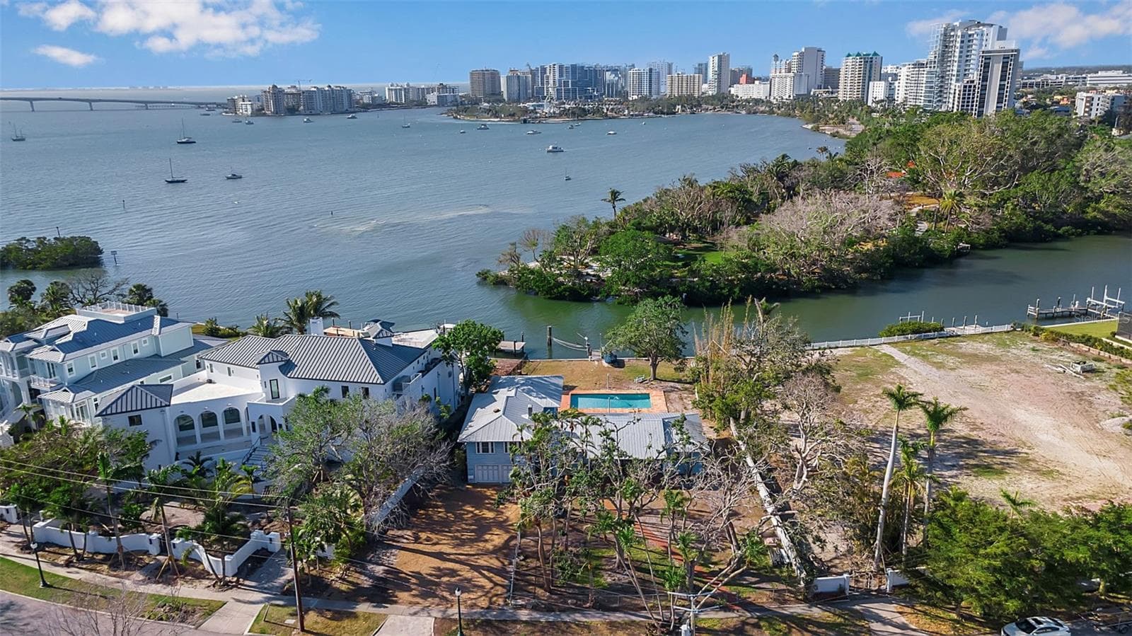 1479 Bay Point Dr photo 3