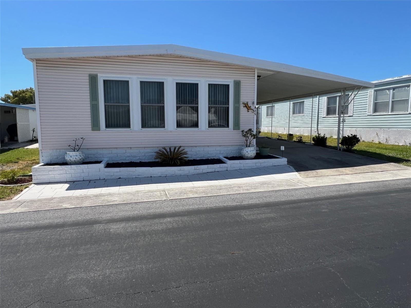 825 Coconut Palm St photo 2