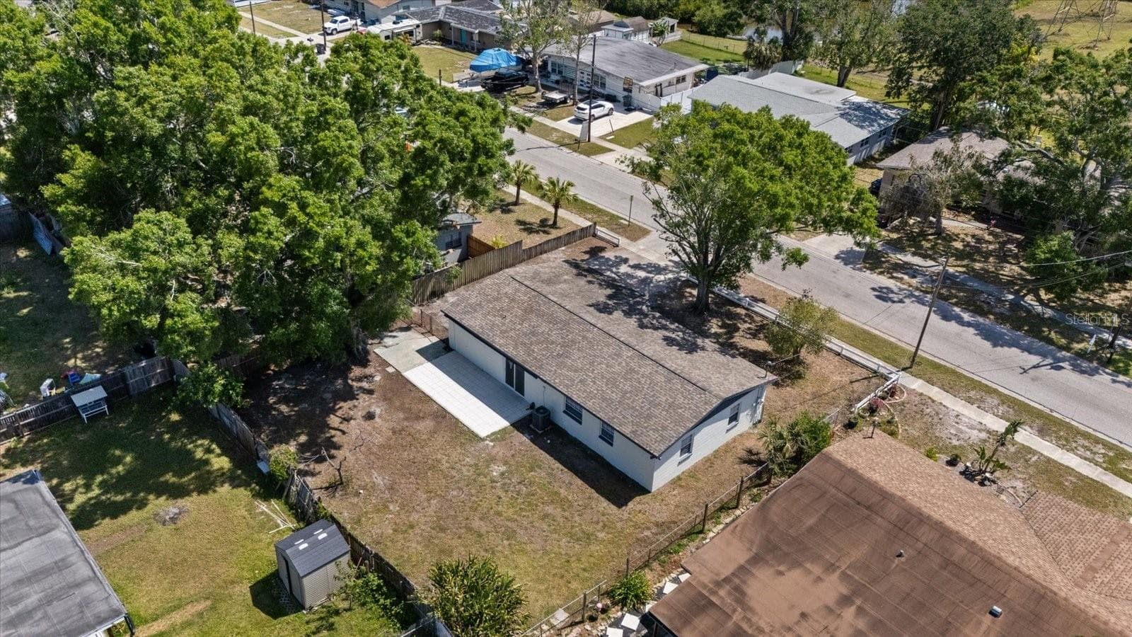 324 Country Club Dr photo 2