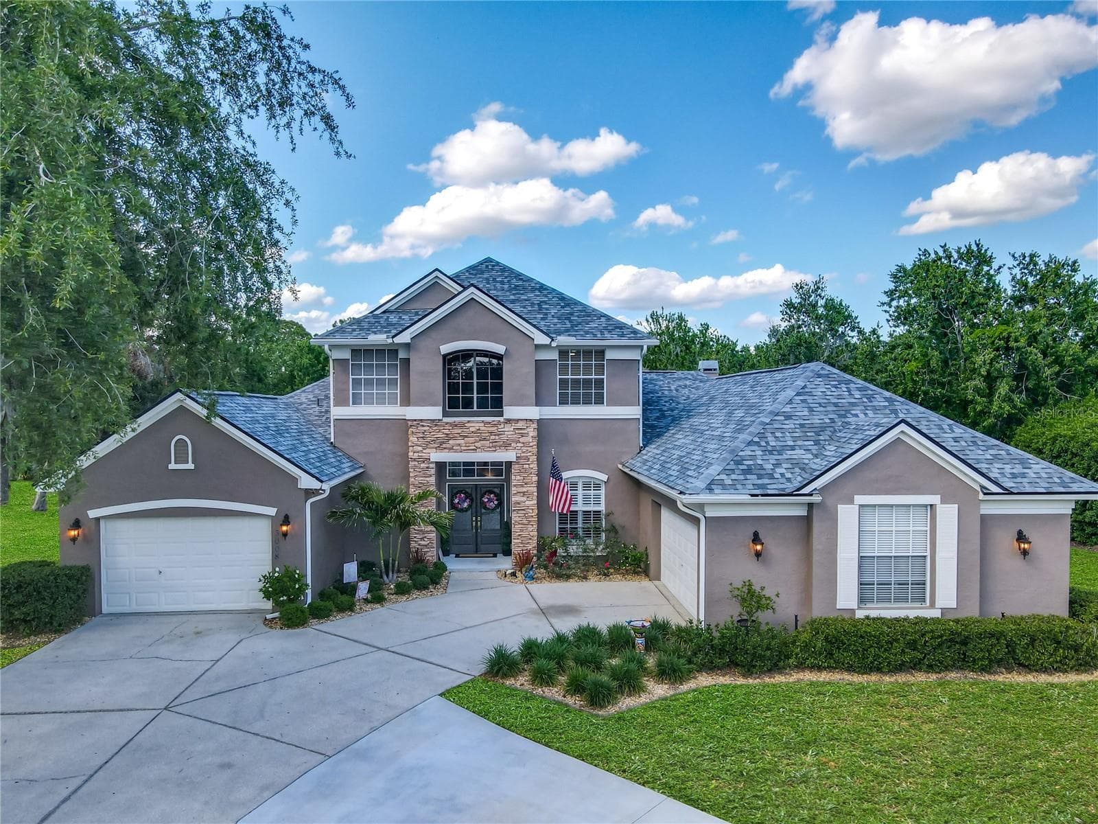 3008 Sutton Woods Dr photo 2