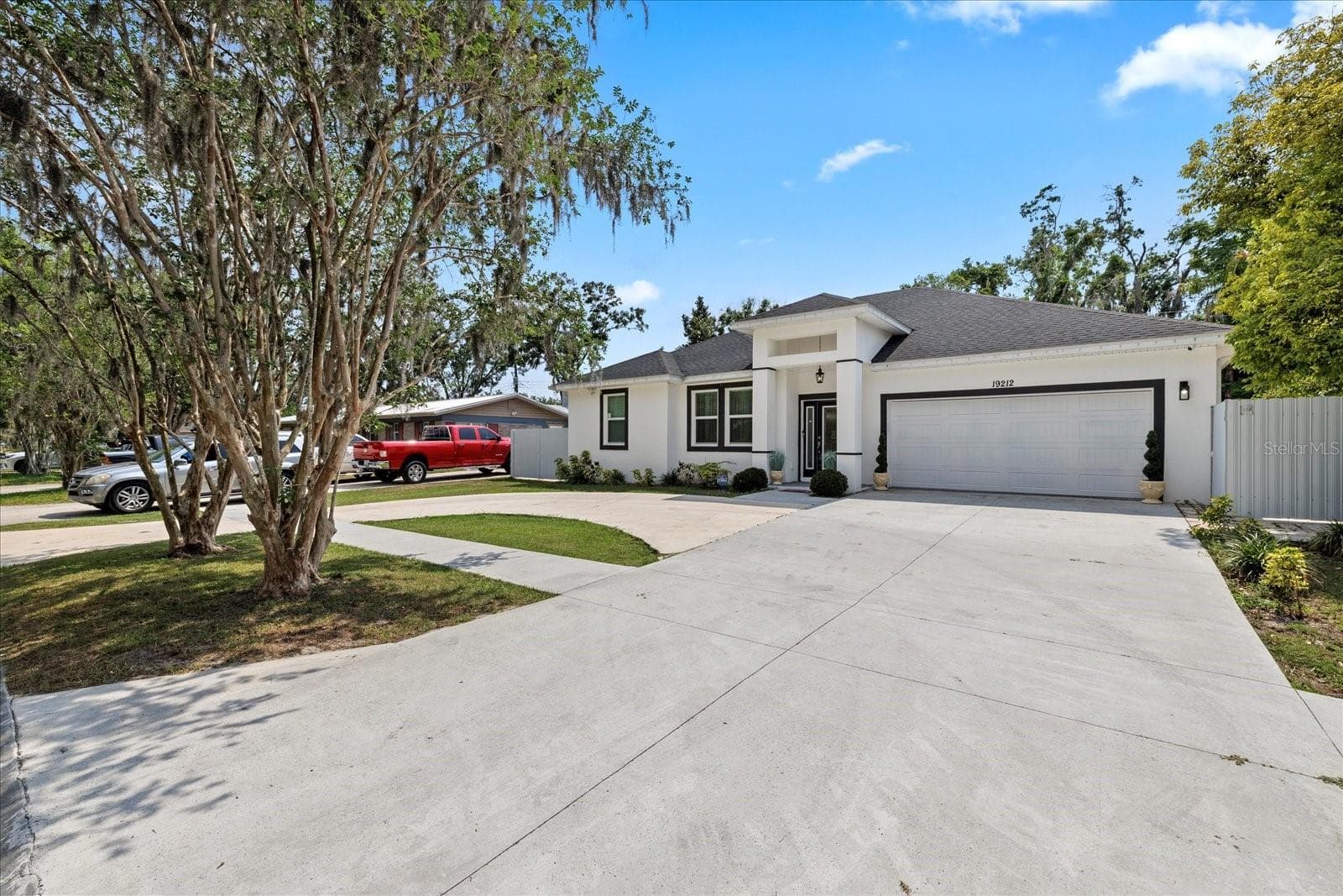 19212 Sunlake Blvd photo 2