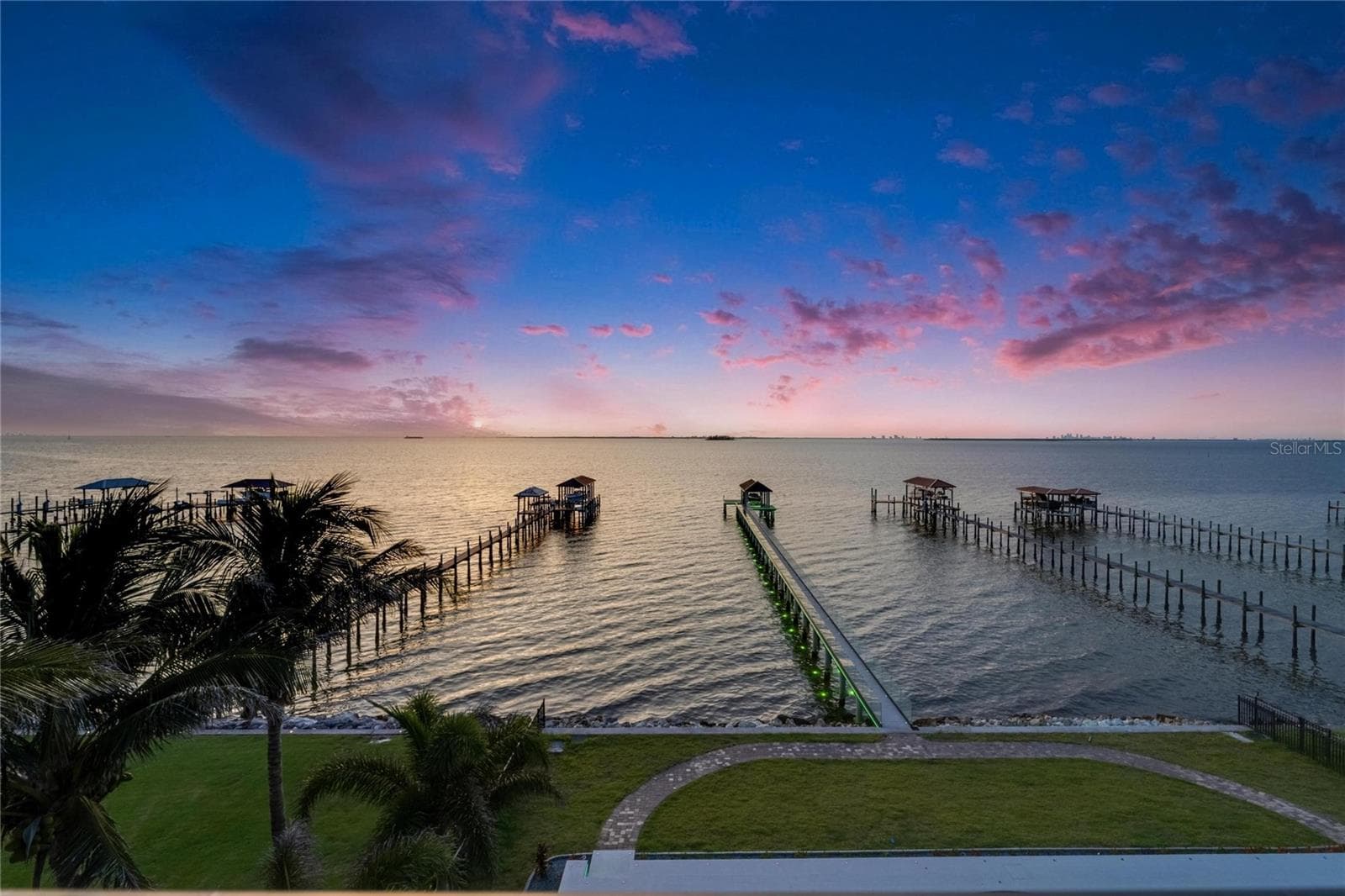 6526 Surfside Blvd photo 2