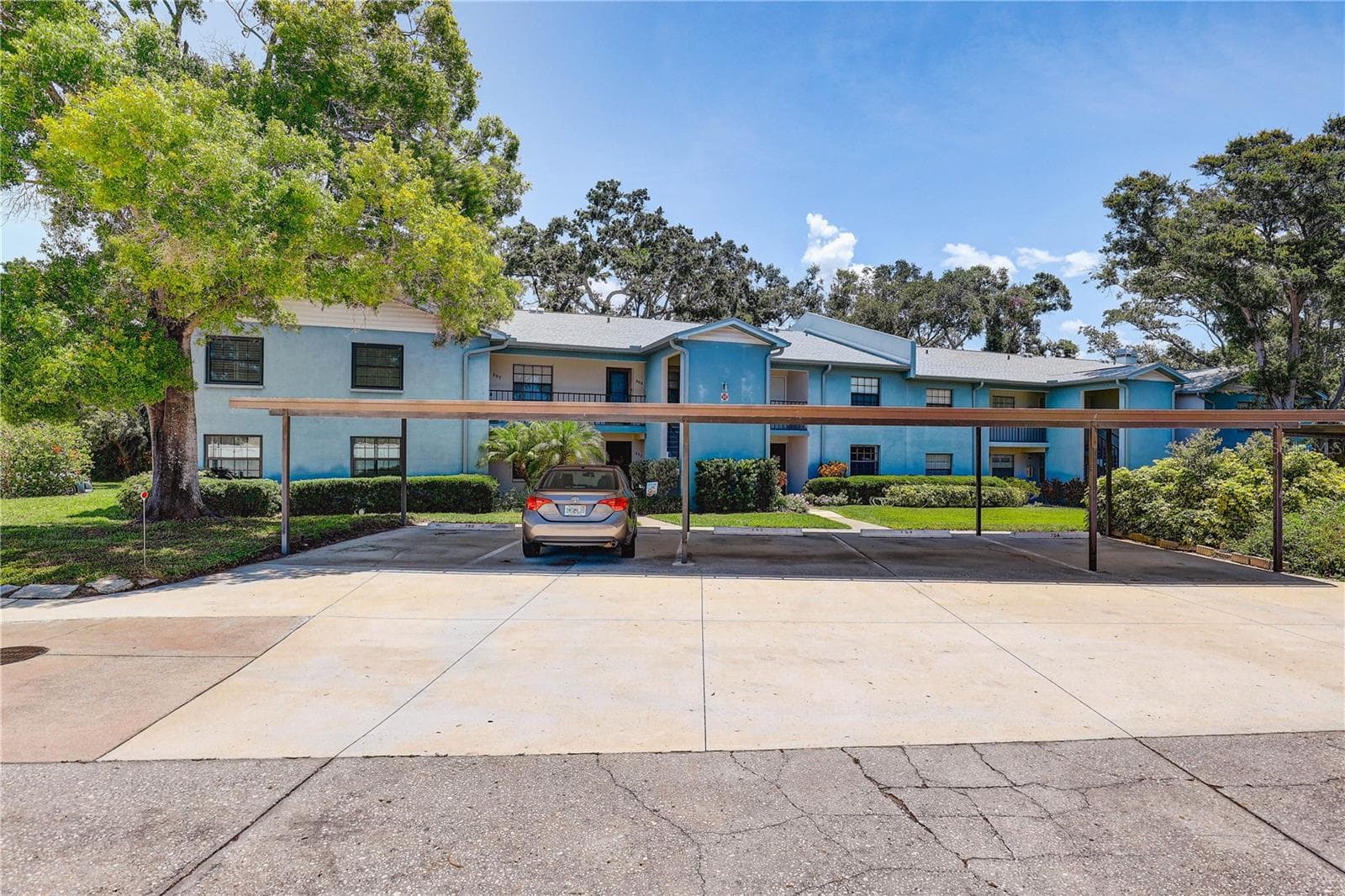 11800 Park Blvd #208 photo 2