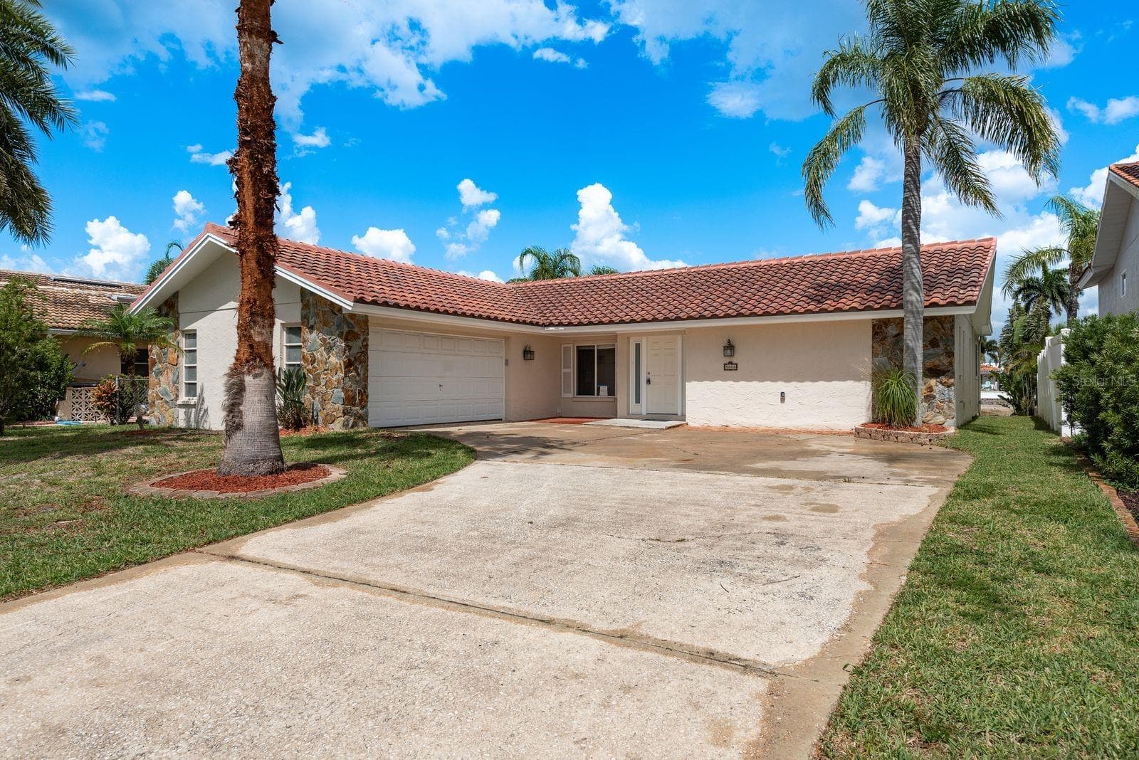 5008 Glenn Dr photo 2