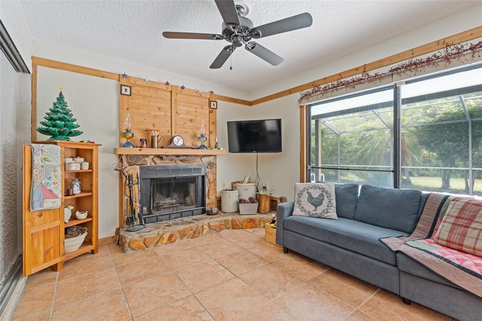 155 Woodcutter Ln photo 2