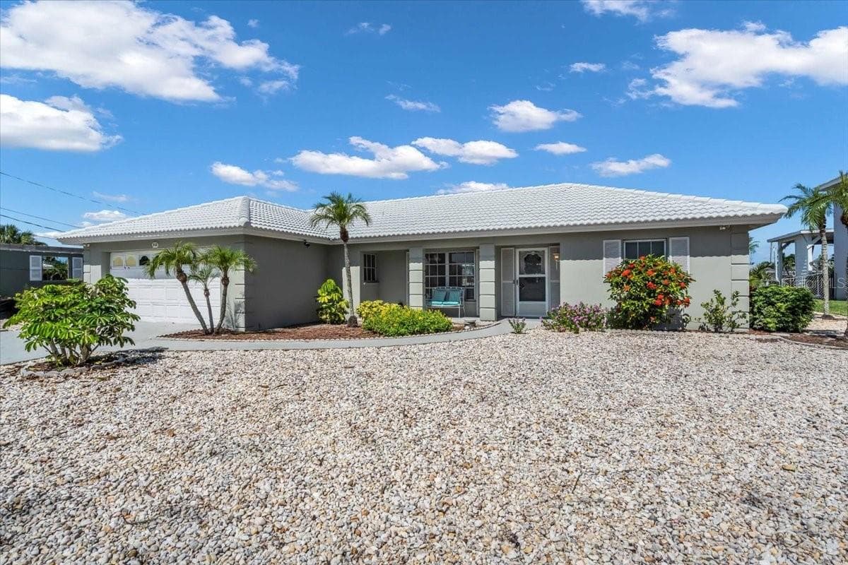 3816 Royal Palm Dr photo 2
