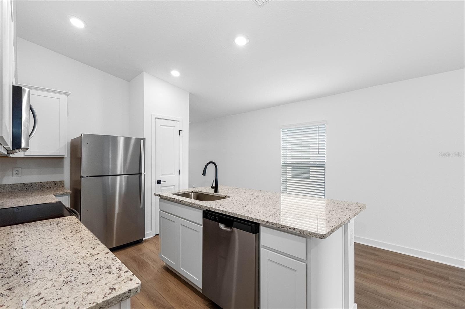 15108 Celeste Ave photo 3