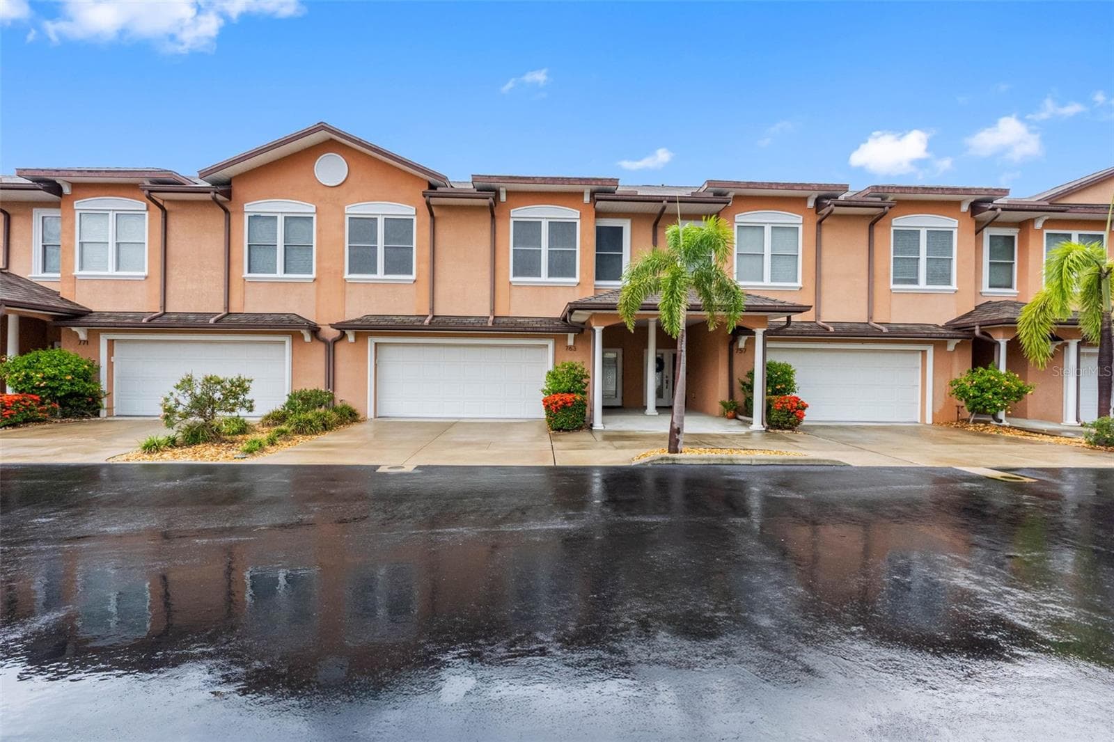 763 Date Palm Ln photo 2