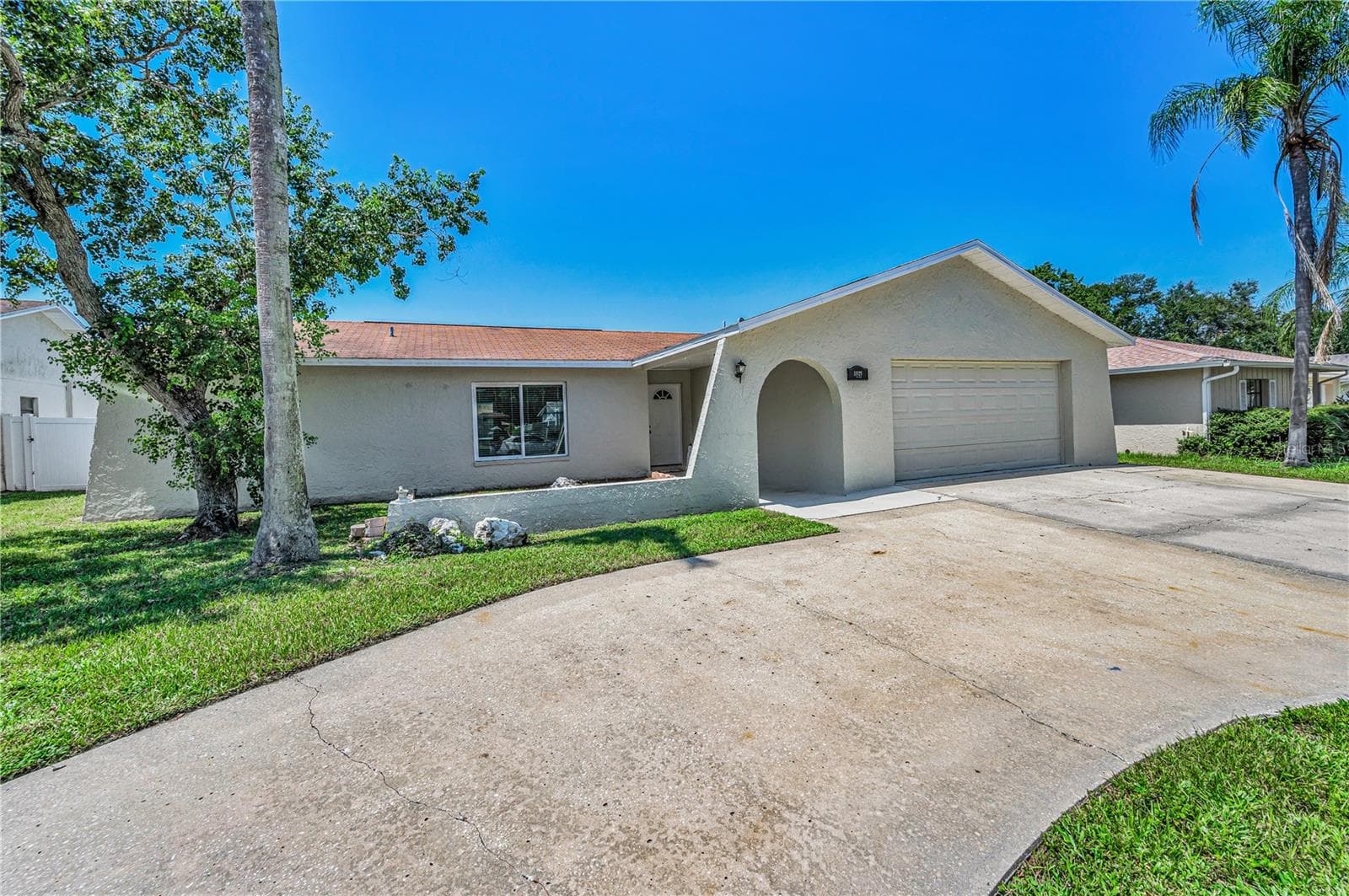 11121 Peppertree Ln photo 3