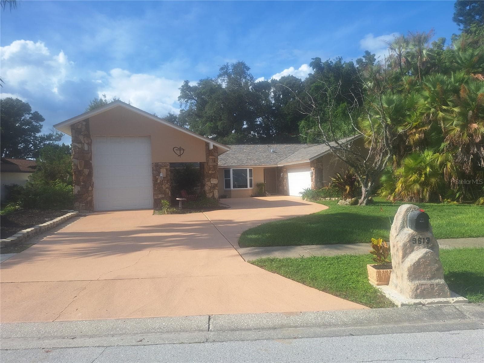9613 Leeward Ave photo 2