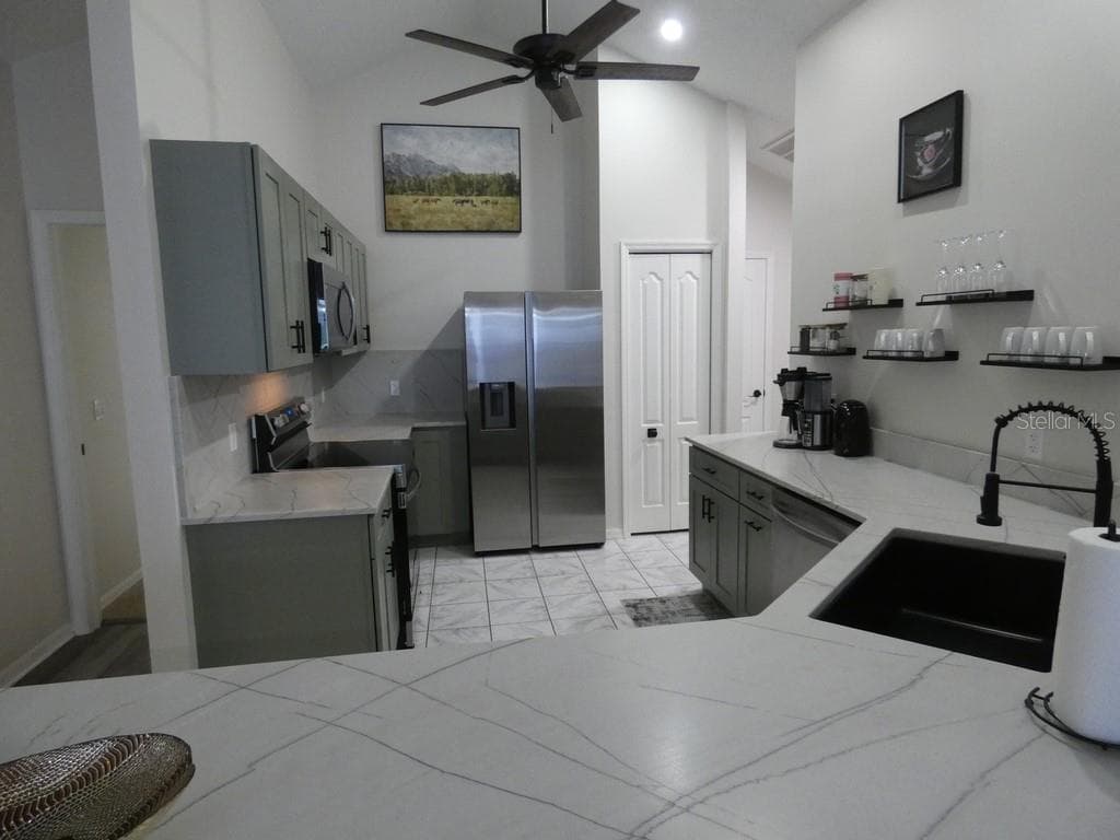 6534 Foxmoor Dr photo 2