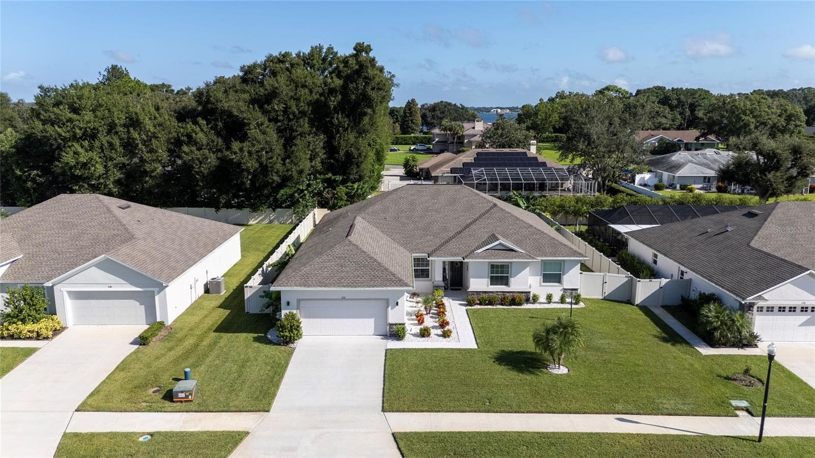 252 Samantha Ave, photo 2