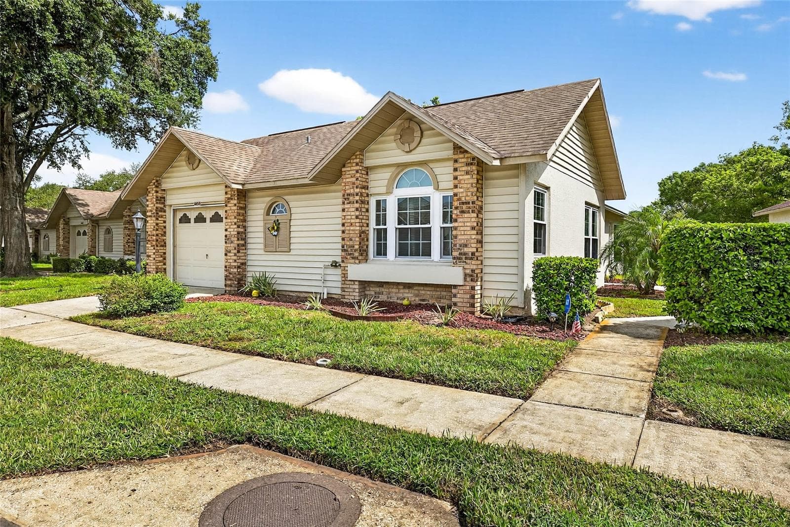 4658 Wallingford CT photo 2
