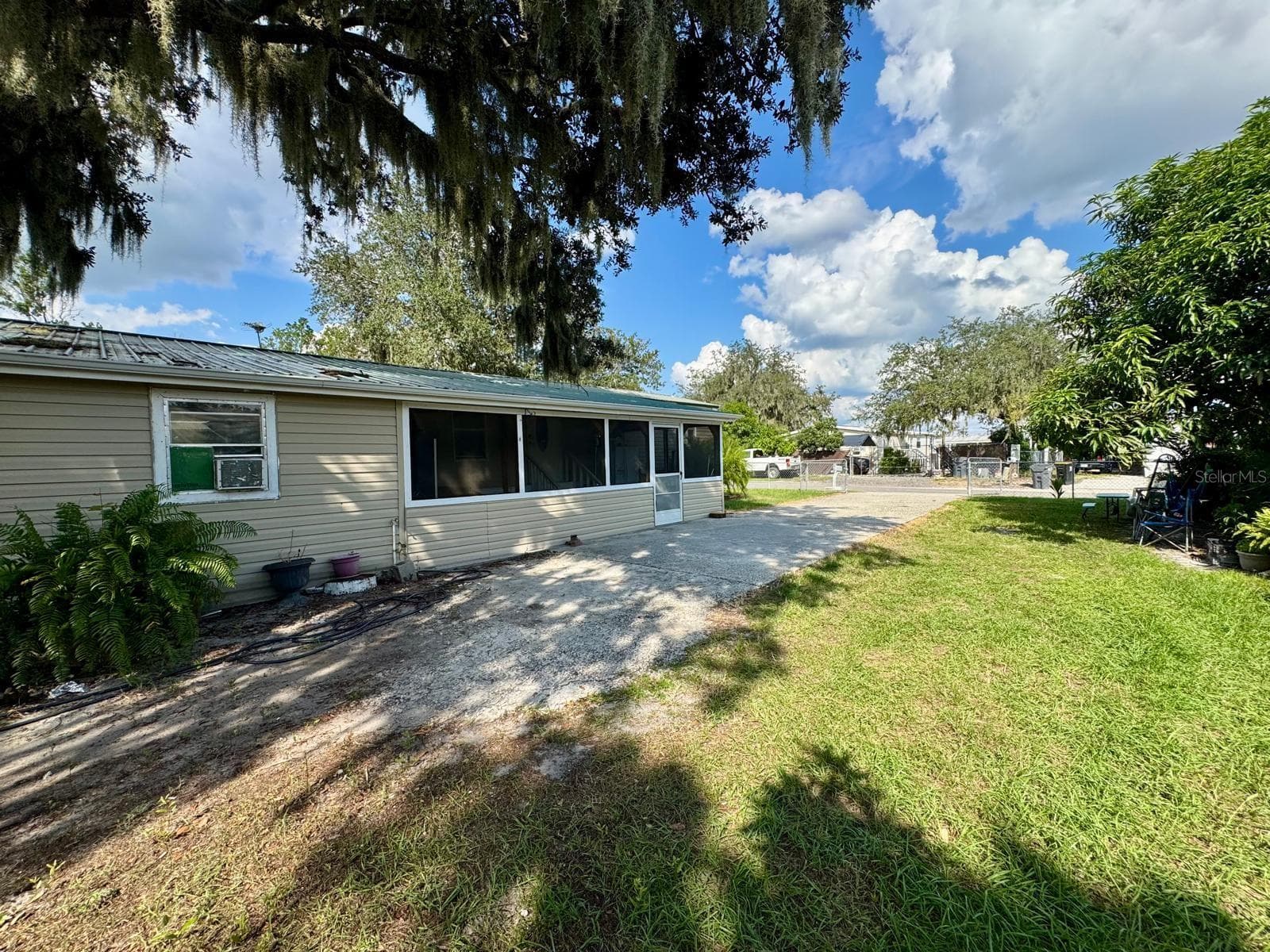 4835 Cynthia St photo 2