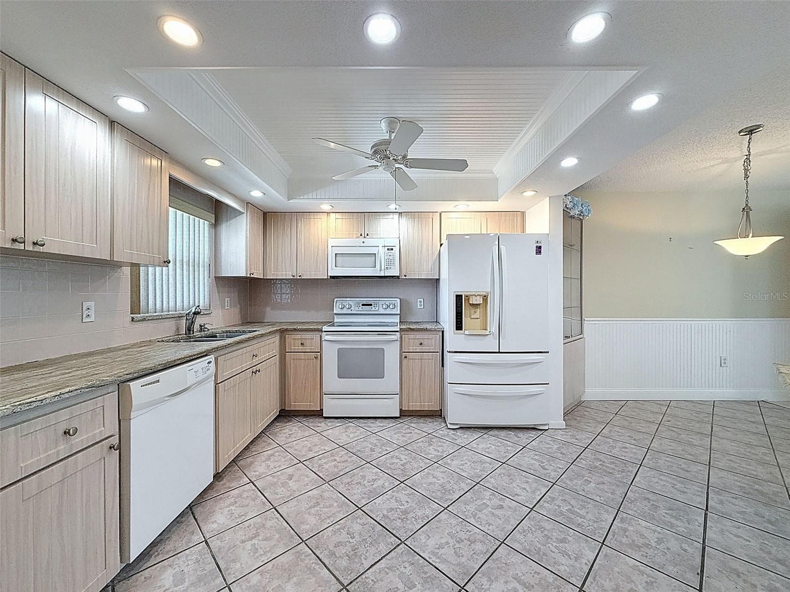 4550 Cove Cir #507 photo 2