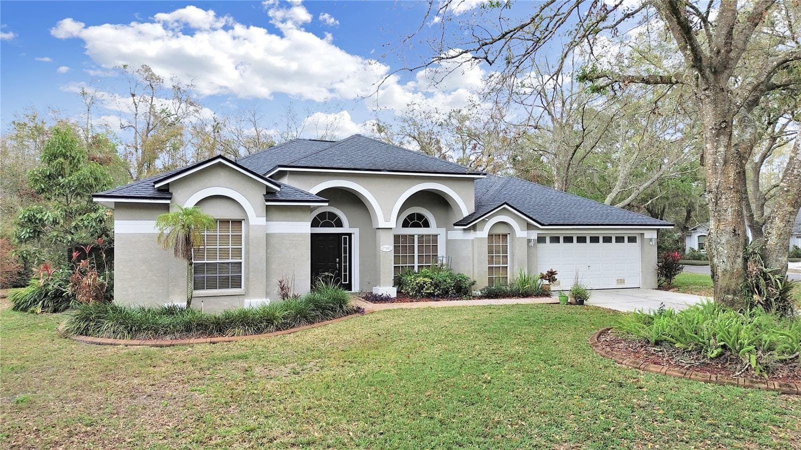17307 Oak Ledge Dr photo 2
