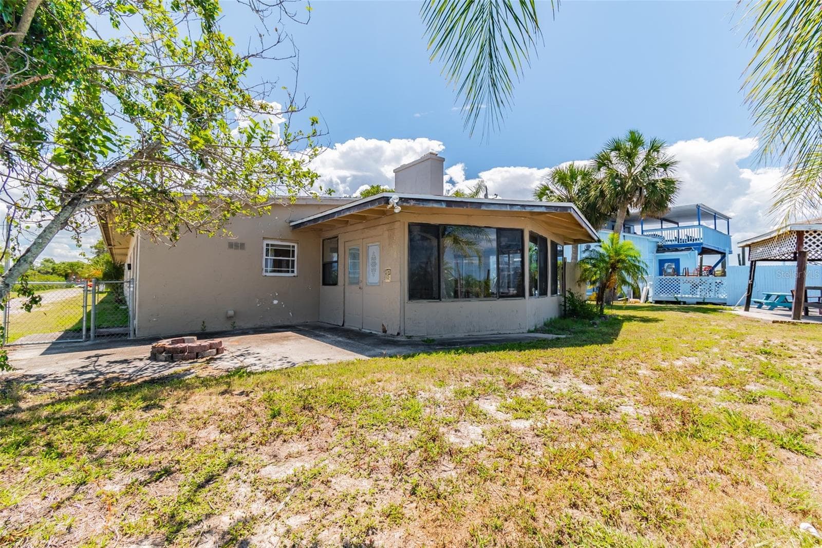 5325 Treadway Dr photo 4