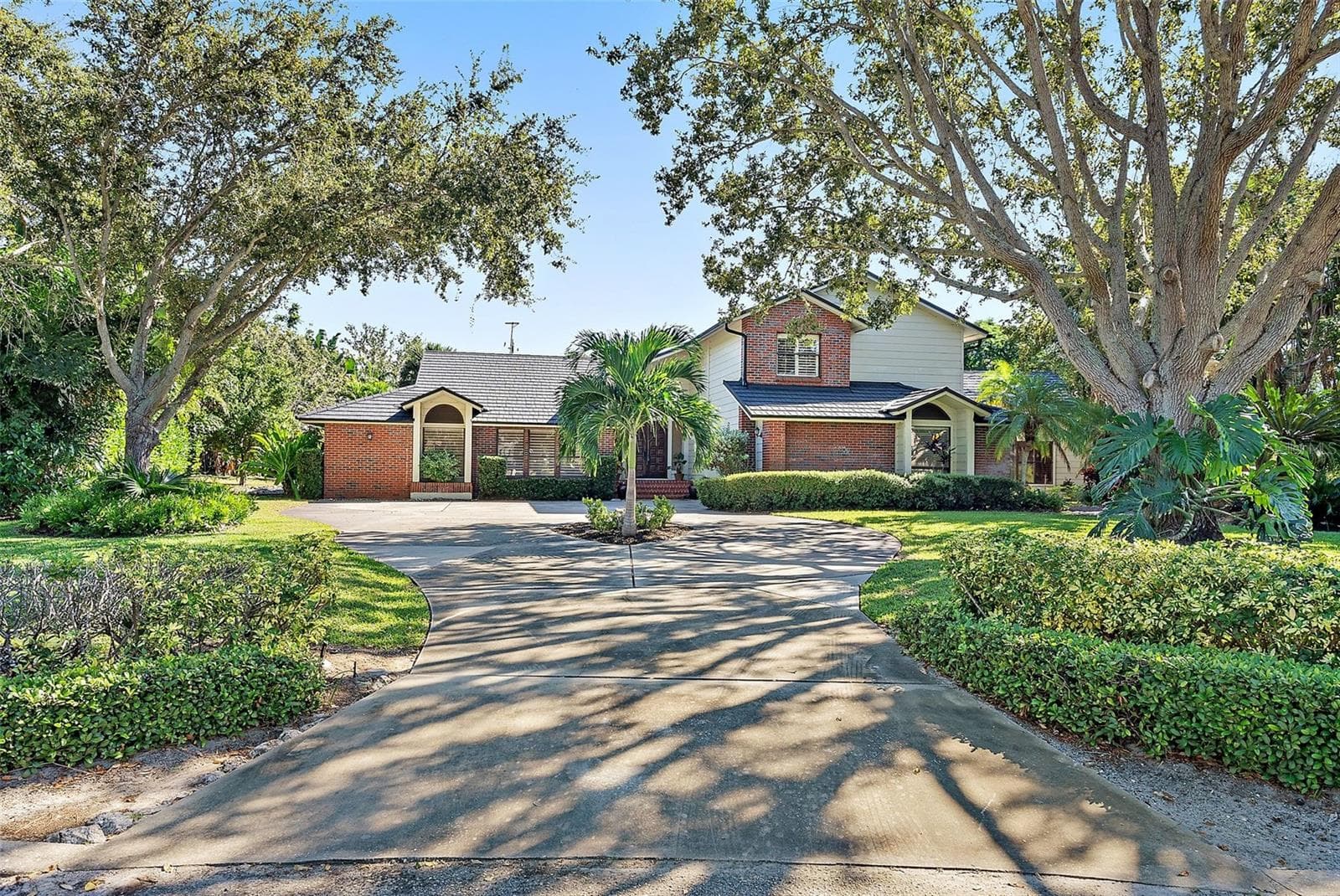 2371 Landings Cir photo 2
