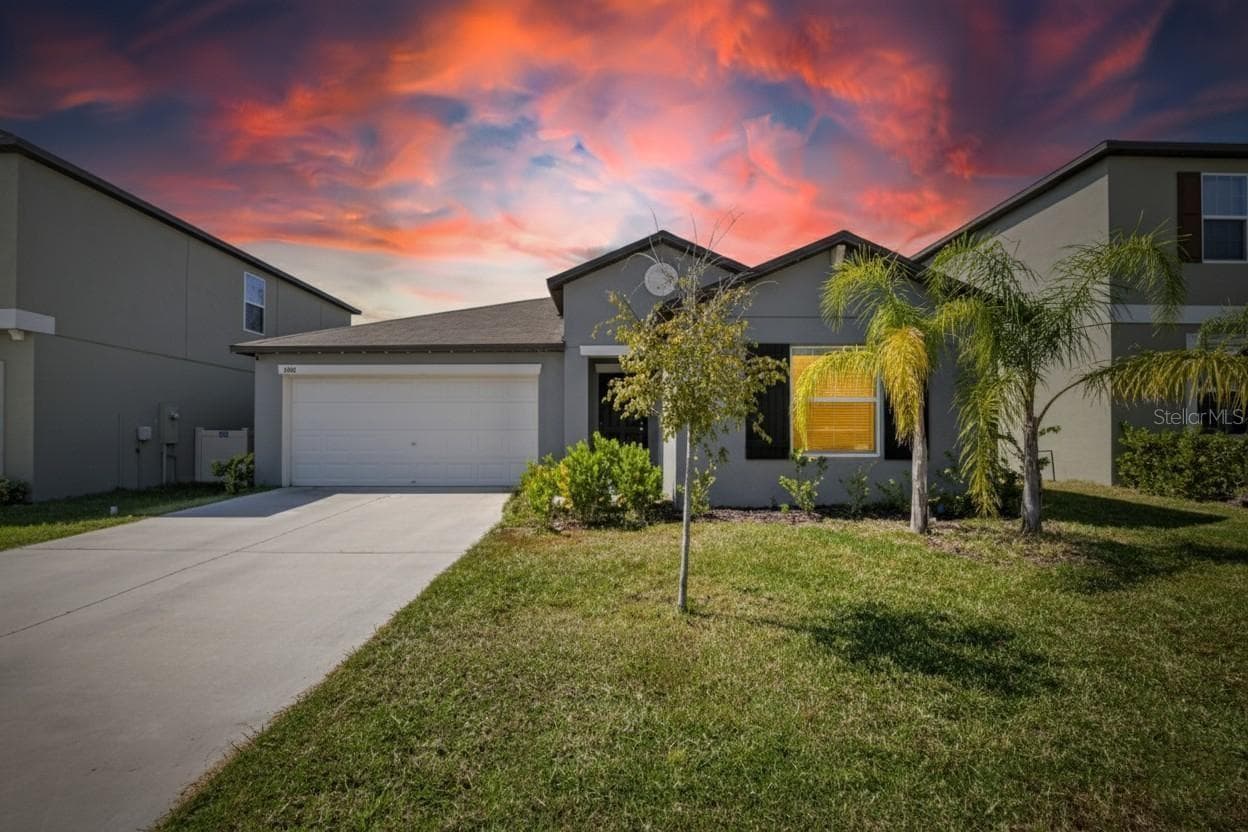1748 Red Loop photo 2