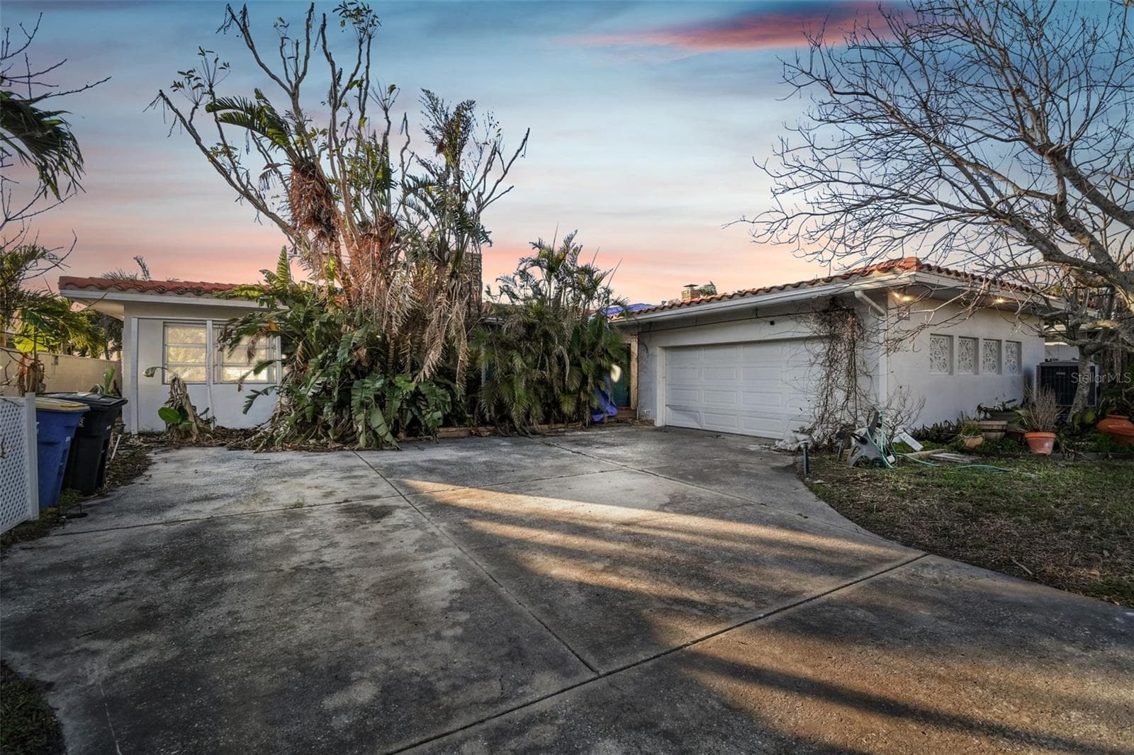 1836 Venetian Point Dr photo 2