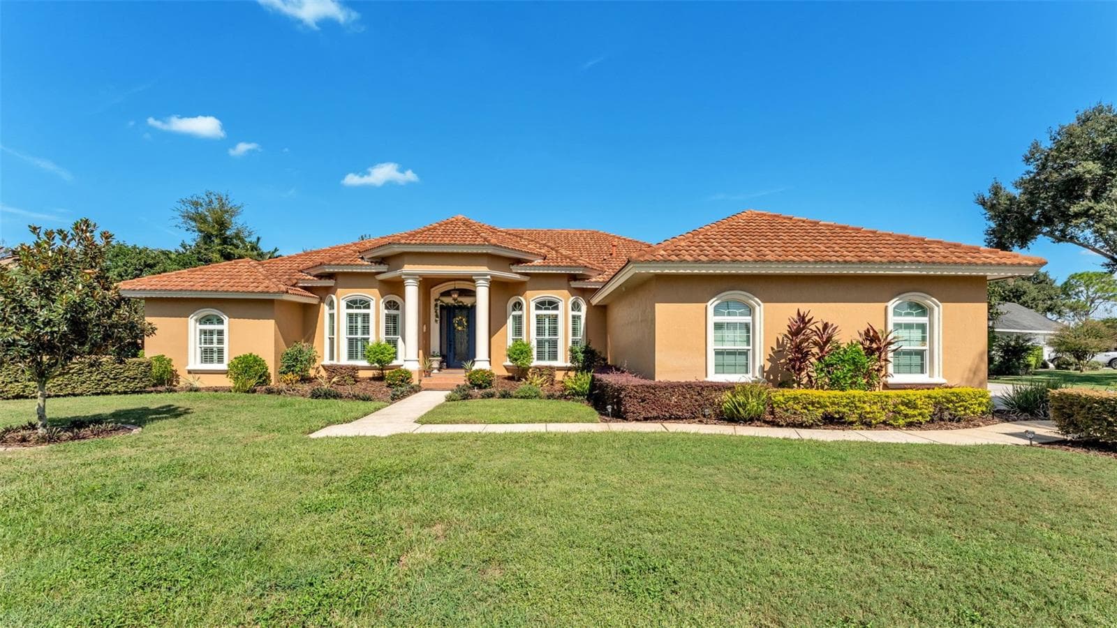 237 McLean Pt photo 2