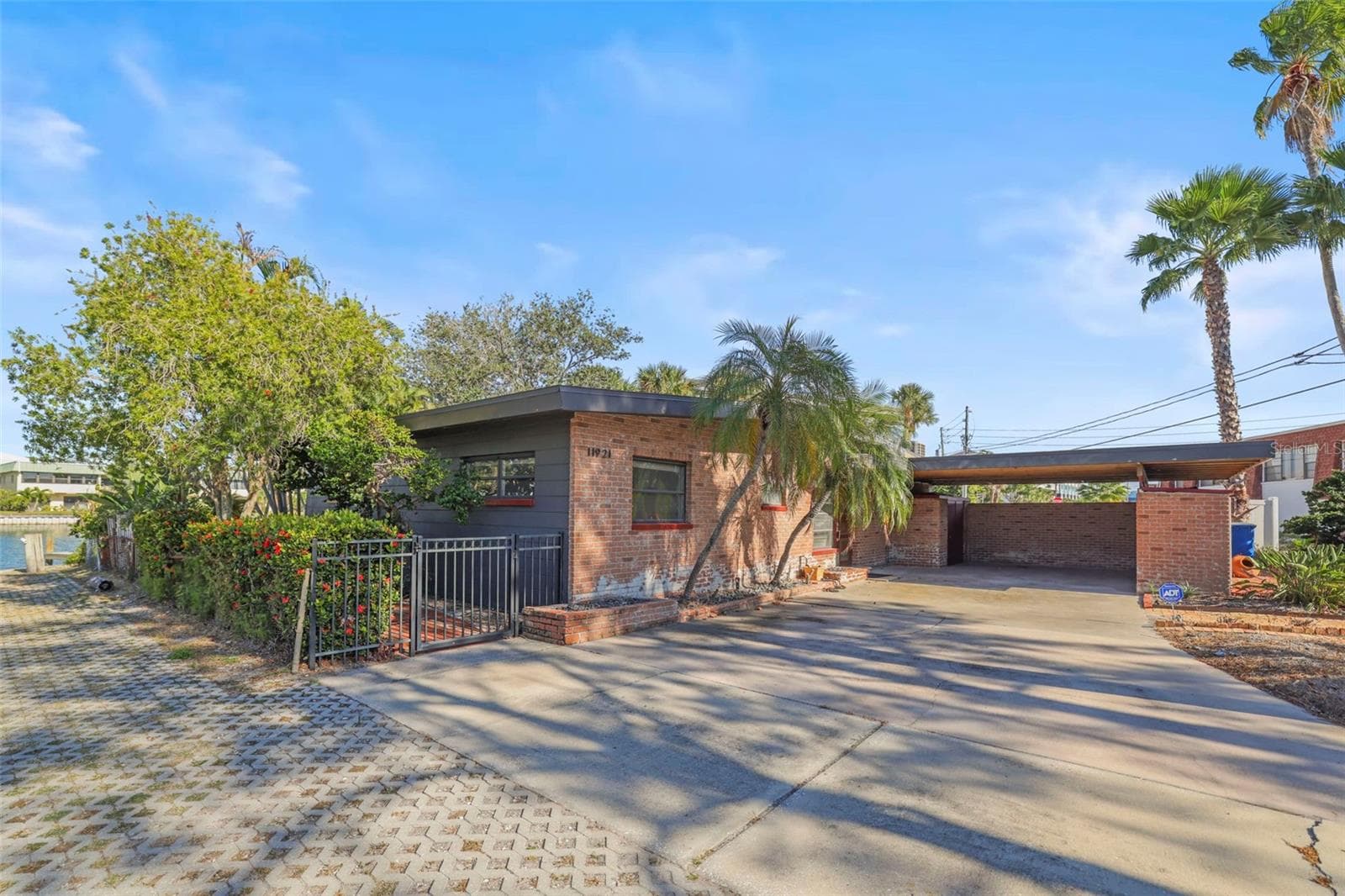 11921 Lagoon Ln photo 2