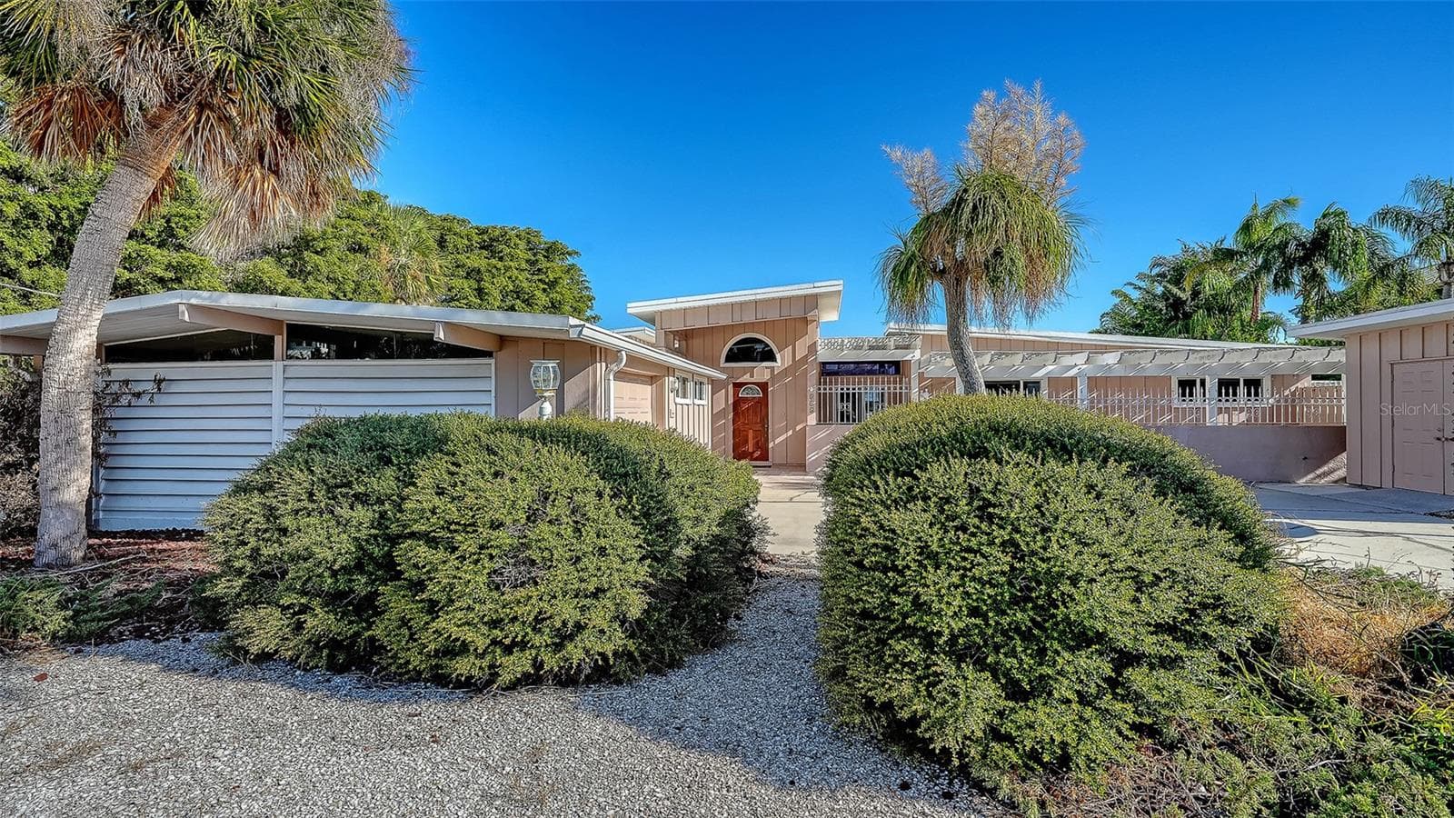 355 S Shore Dr photo 2
