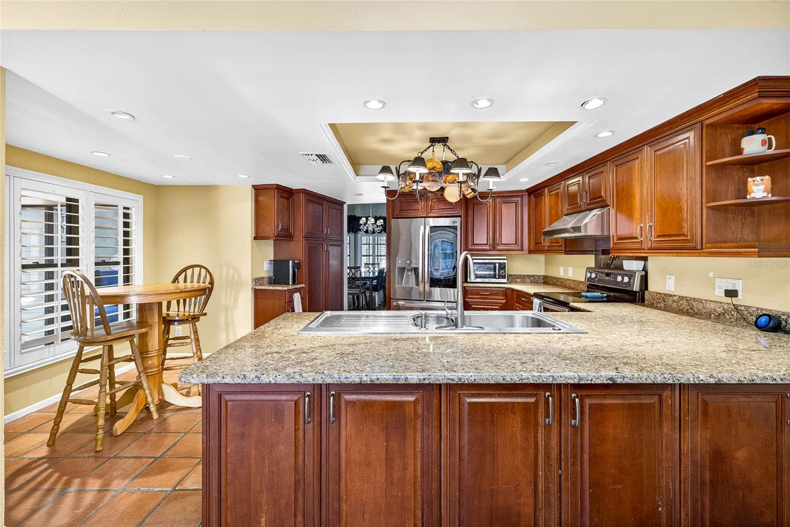 2835 Hammock Dr photo 2