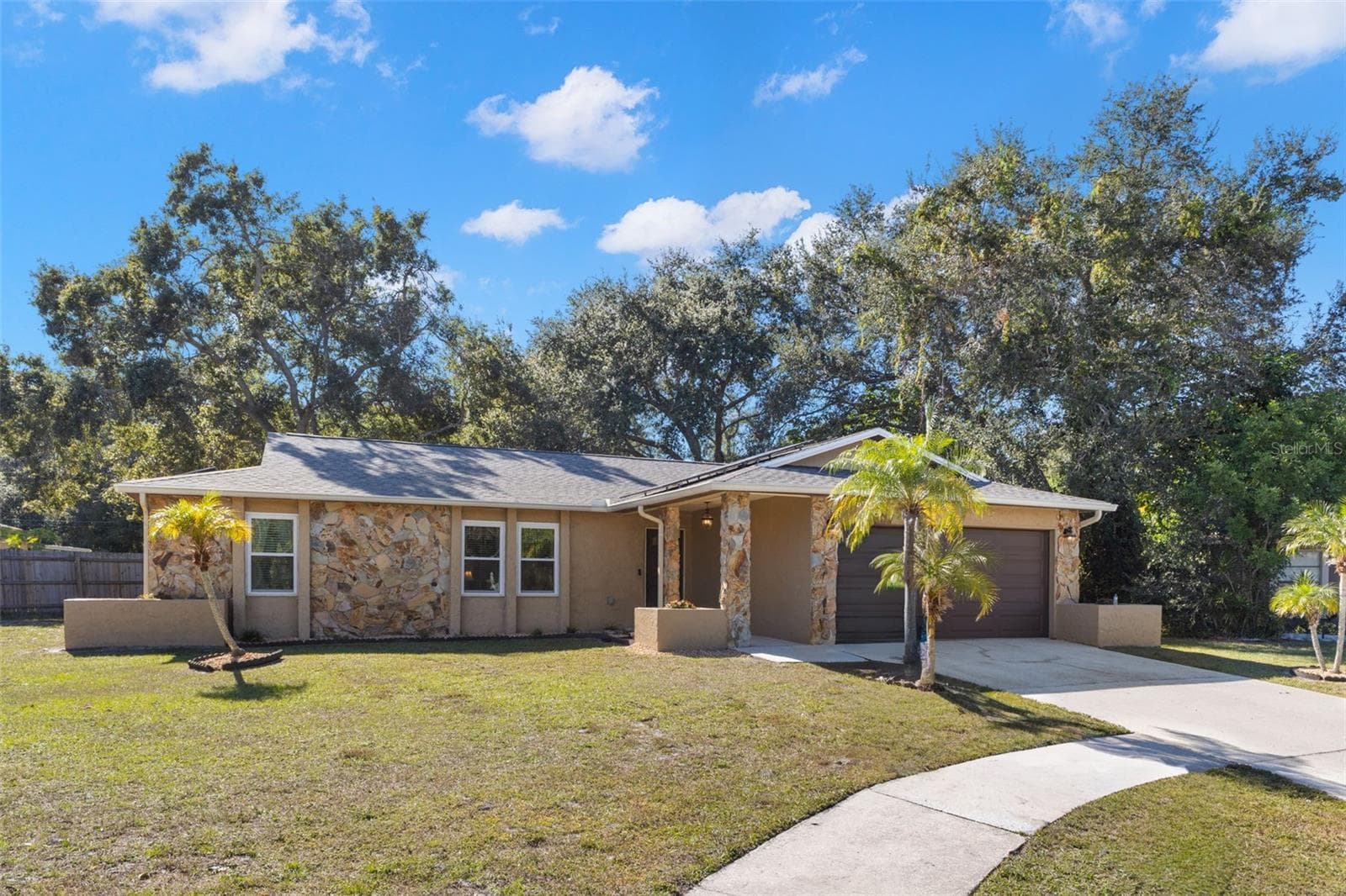112 Meadowcross Dr photo 2