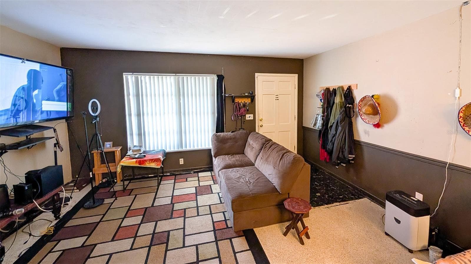 1590 Peaceful Ln N photo 2