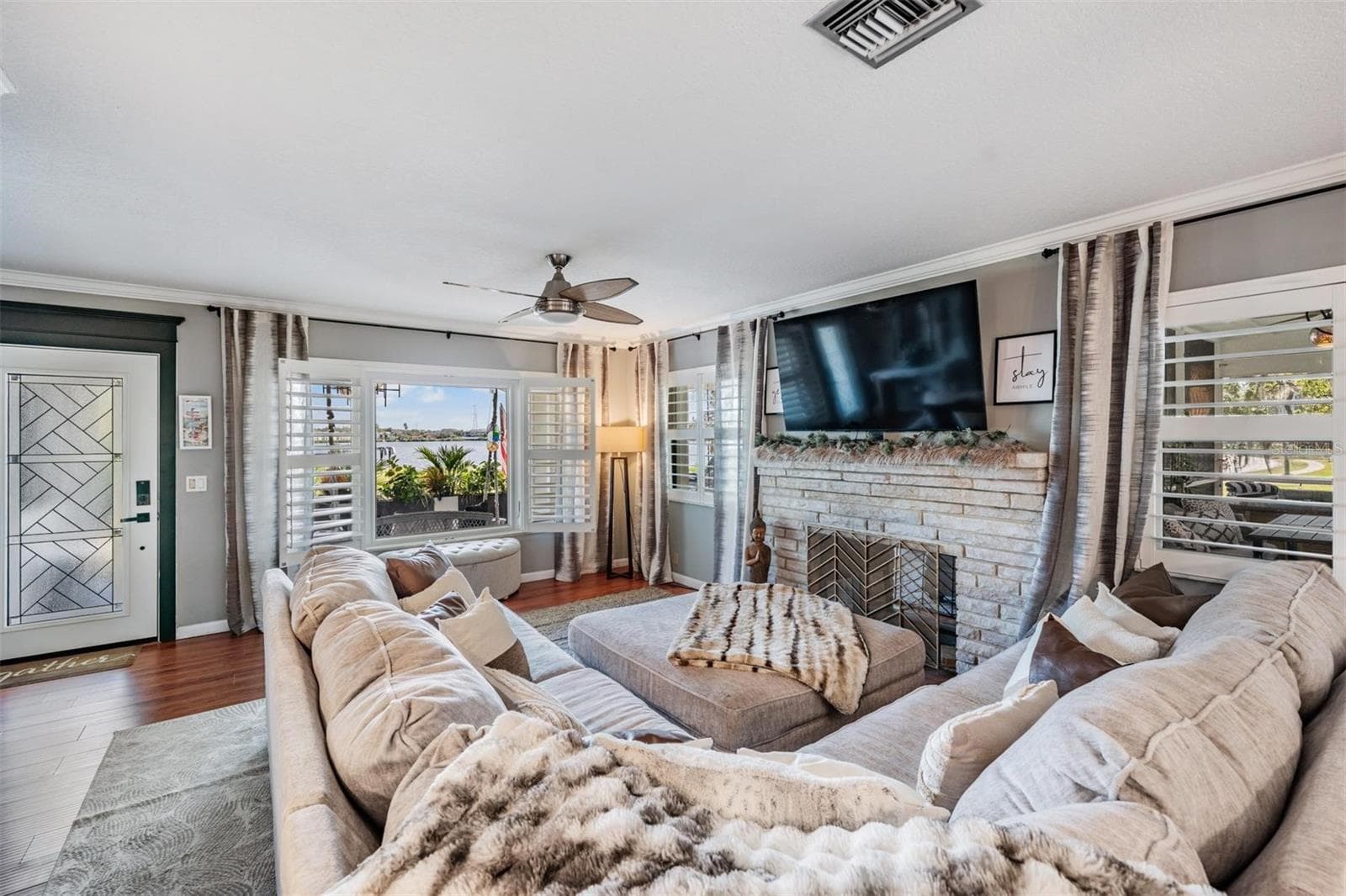 302 Whitcomb Blvd photo 4