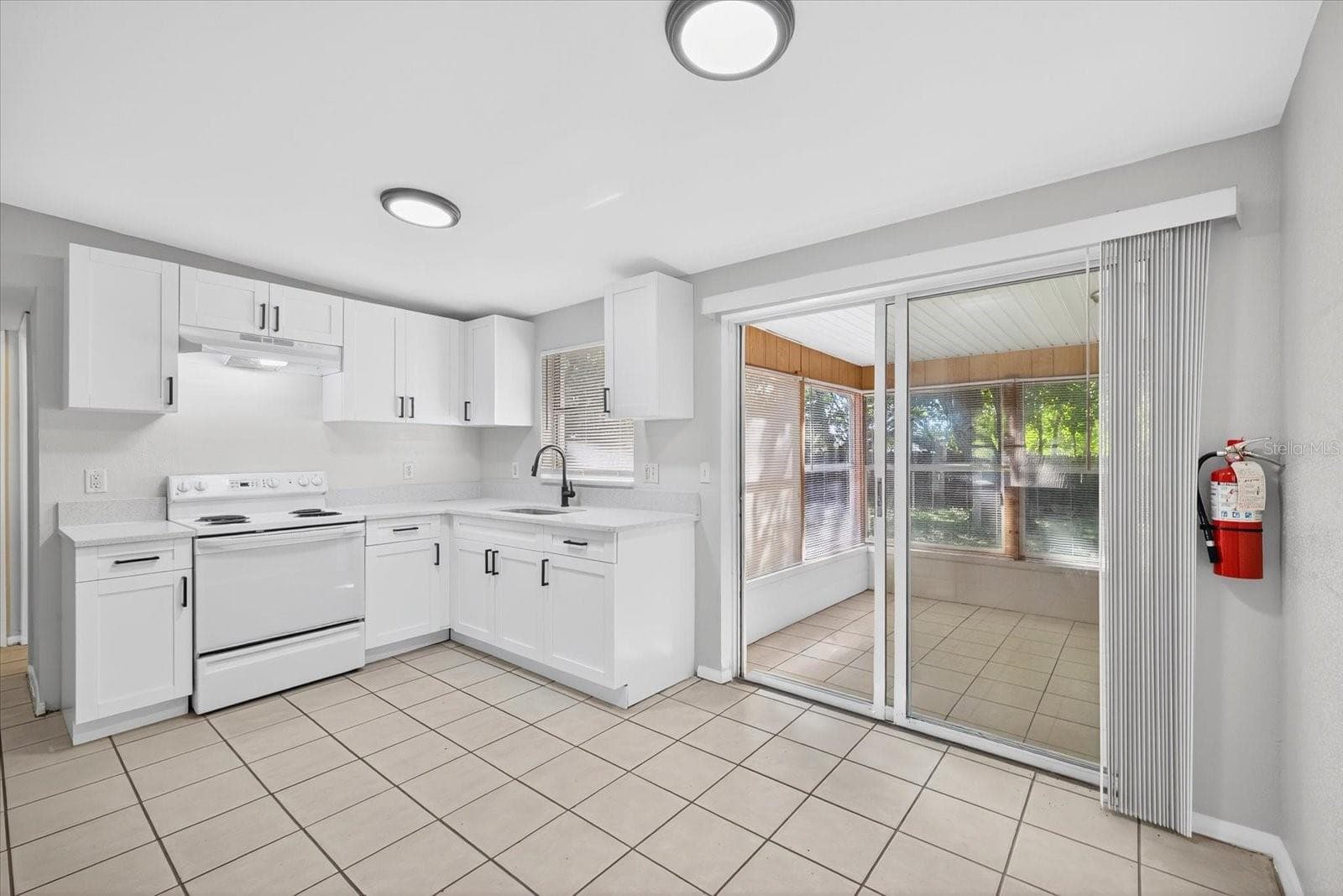 11015 Martha Ave photo 2