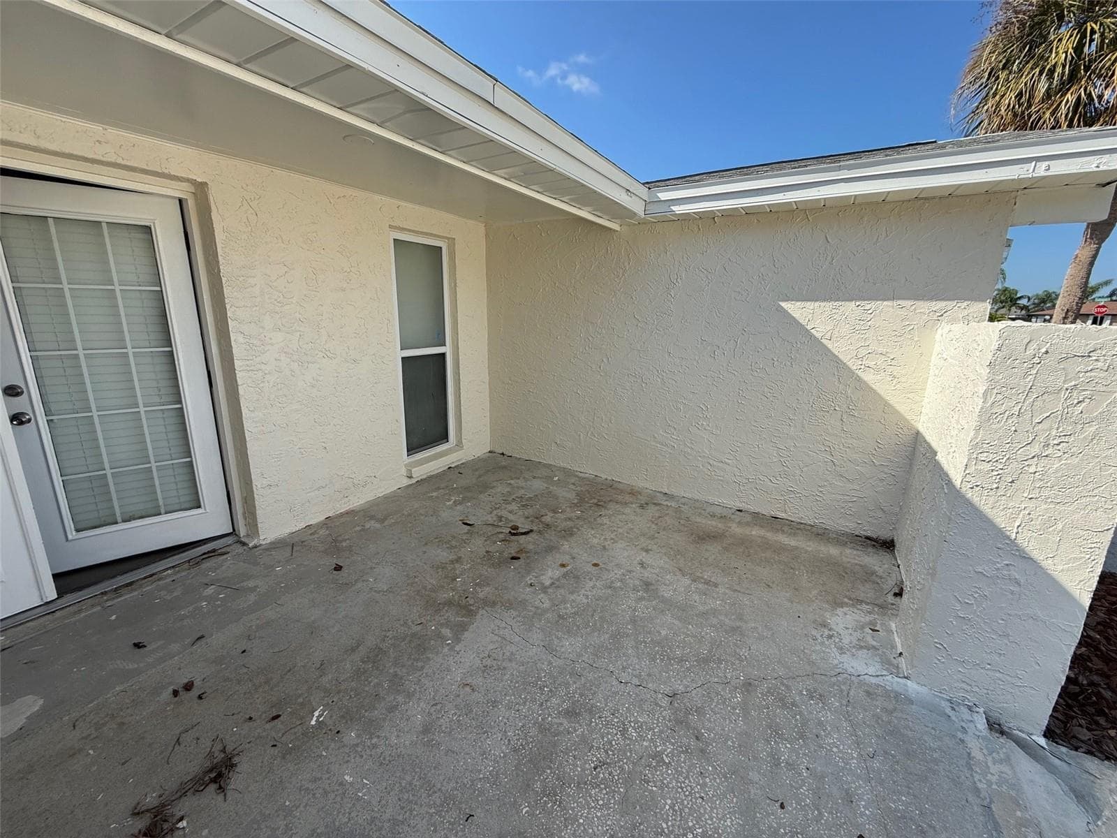 6104 Seabreeze Dr photo 2