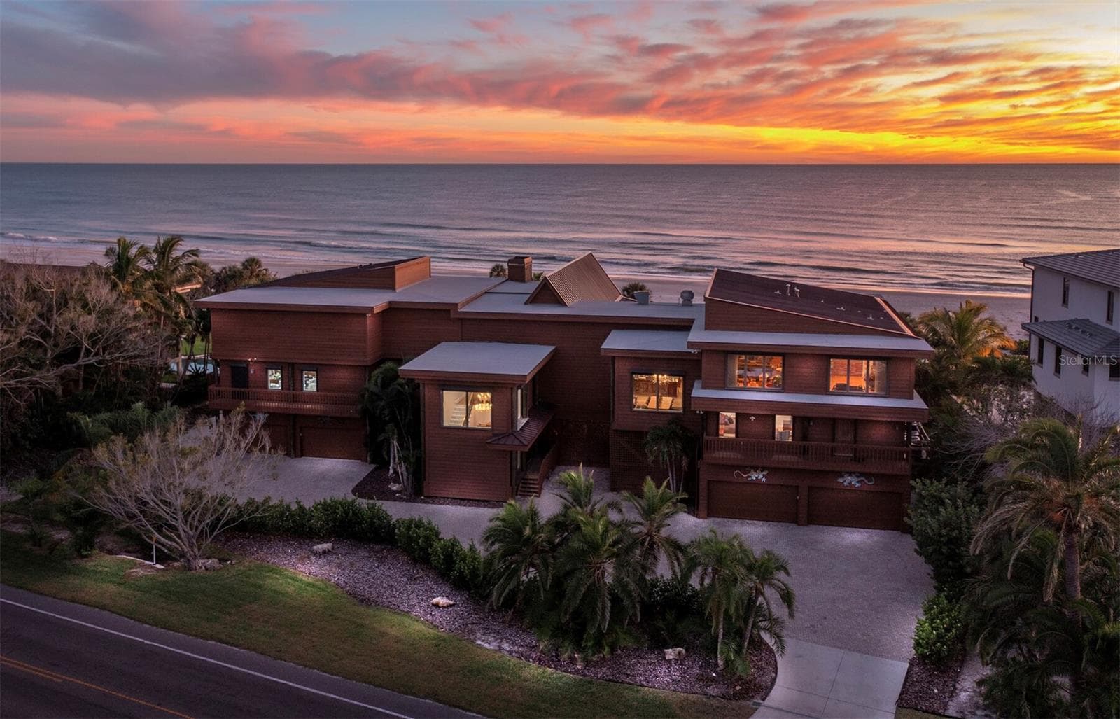 6685 Gulf Of Mexico Dr photo 2
