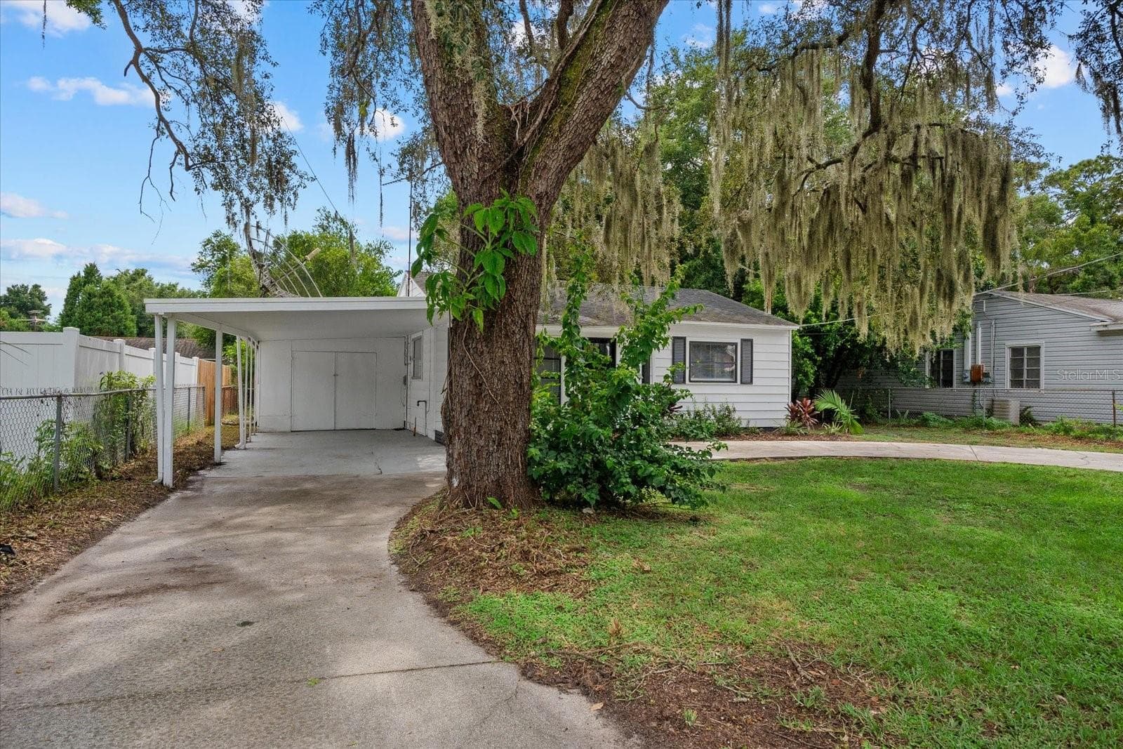 305 E Bougainvillea Ave photo 2