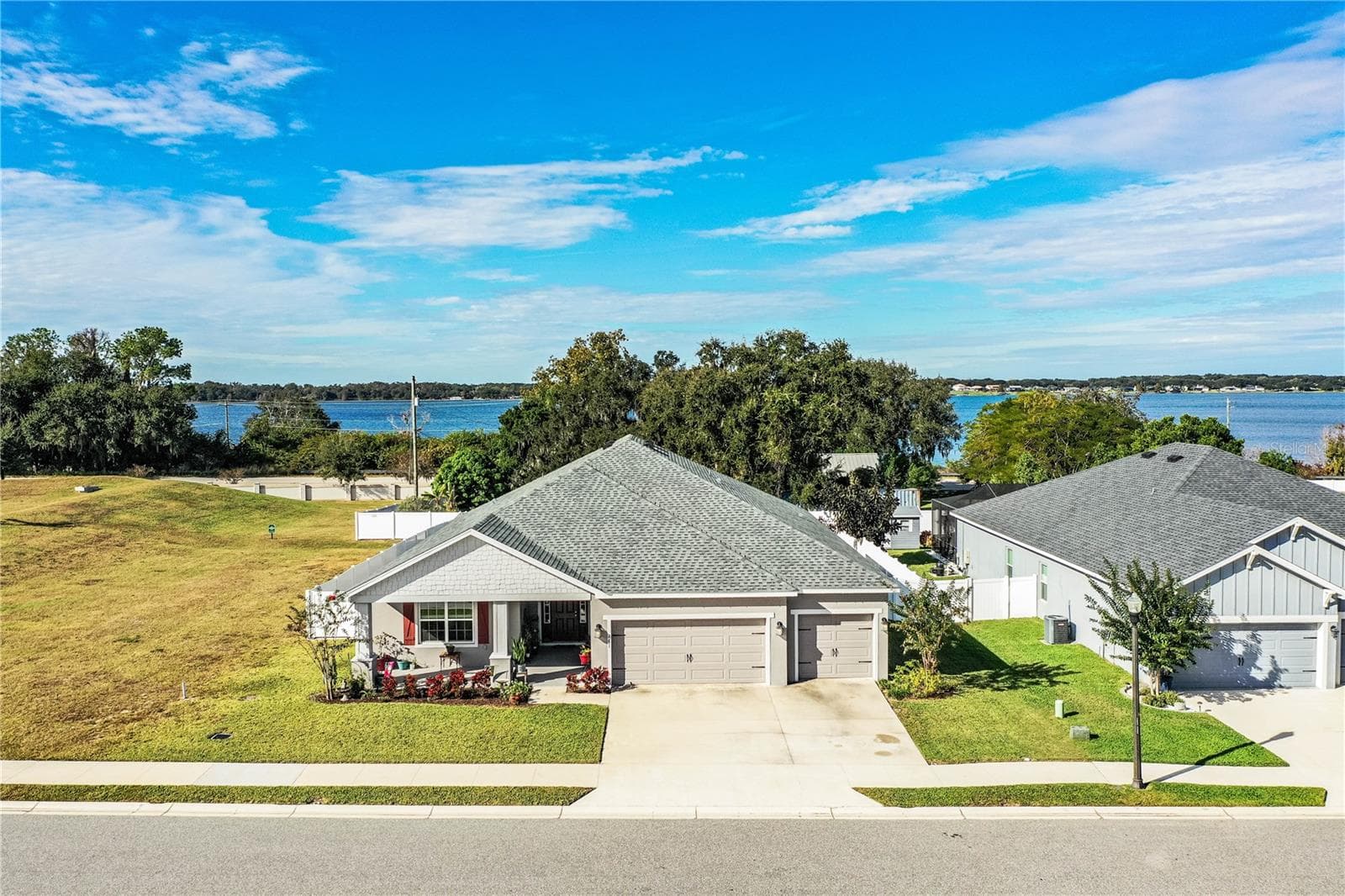 261 Walkers Point Dr photo 2